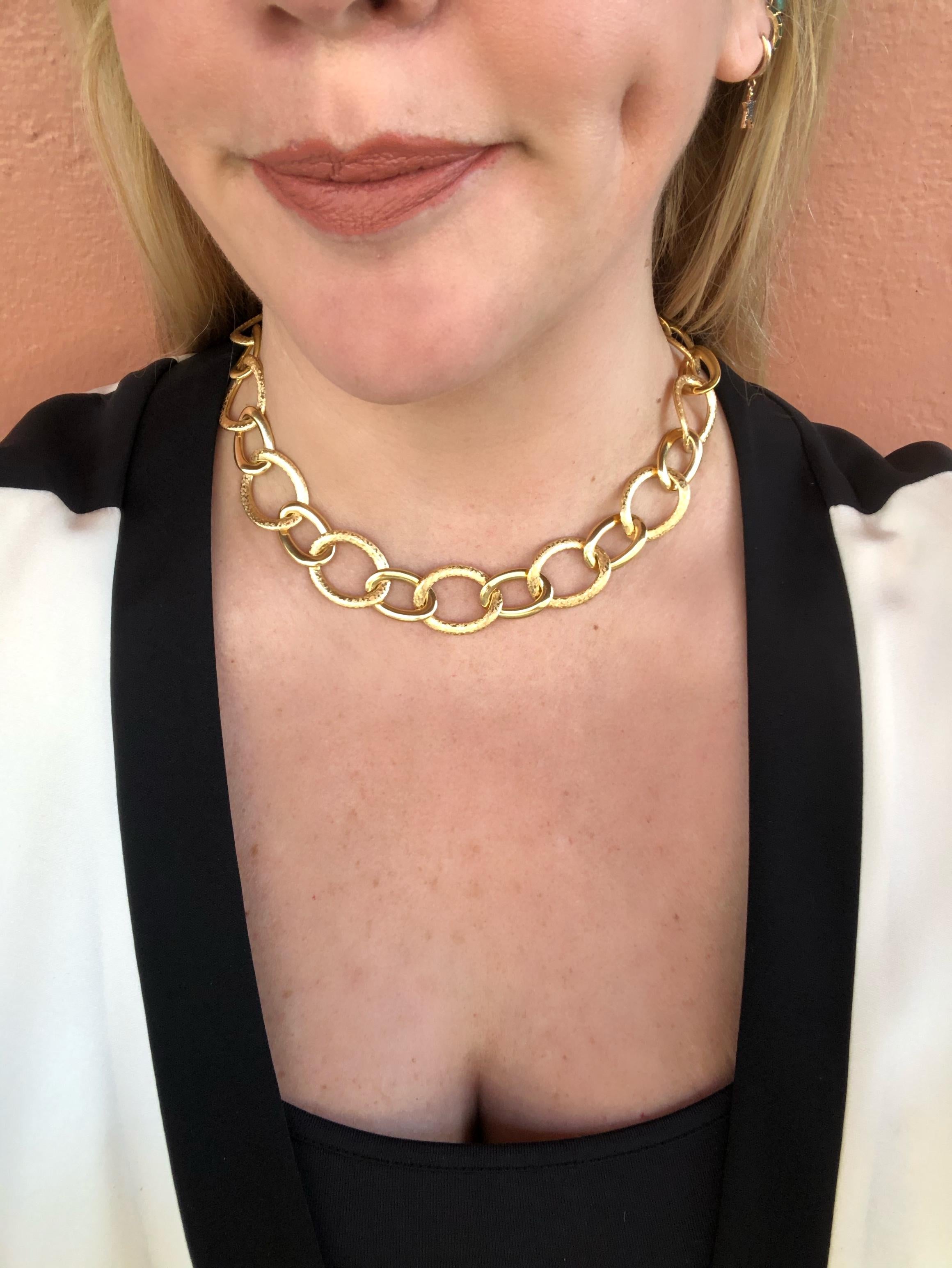 Matthia's & Claire 18k Yellow Gold Hammered Links Necklace In New Condition For Sale In New Orleans, LA