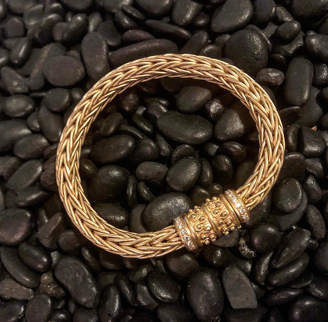 Matthia's & Claire Etrusca 18k Gold Braided Woven Bracelet with Diamonds In New Condition For Sale In New Orleans, LA