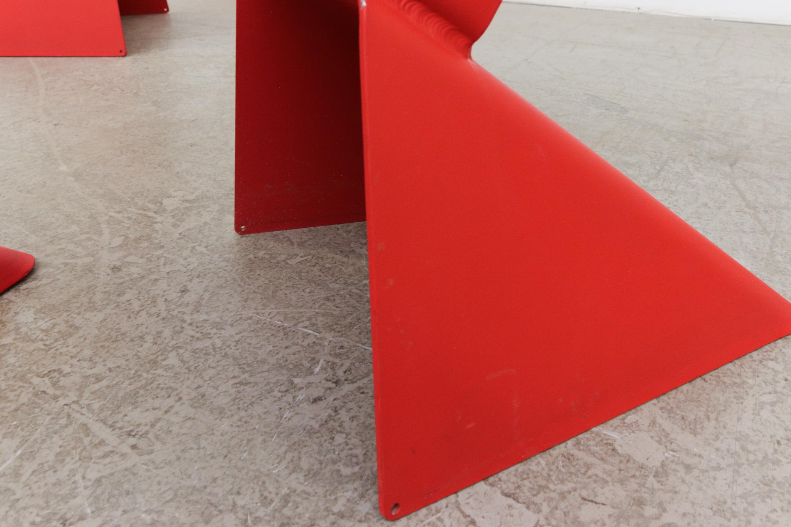 Matthias DeMacker „Icon“ Rote geometrisch emaillierte Barhocker „Icon“ im Angebot 3