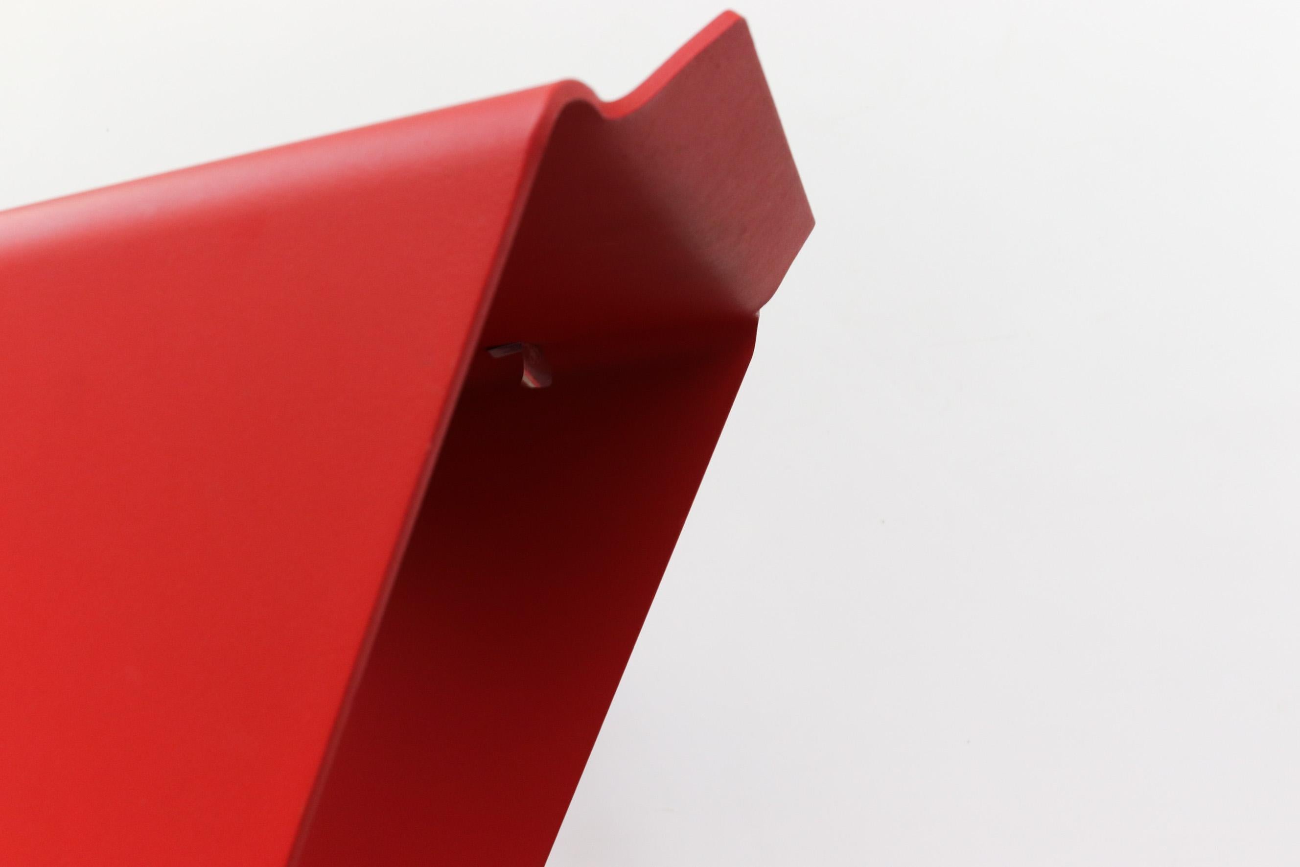 Matthias DeMacker „Icon“ Rote geometrisch emaillierte Barhocker „Icon“ im Angebot 5