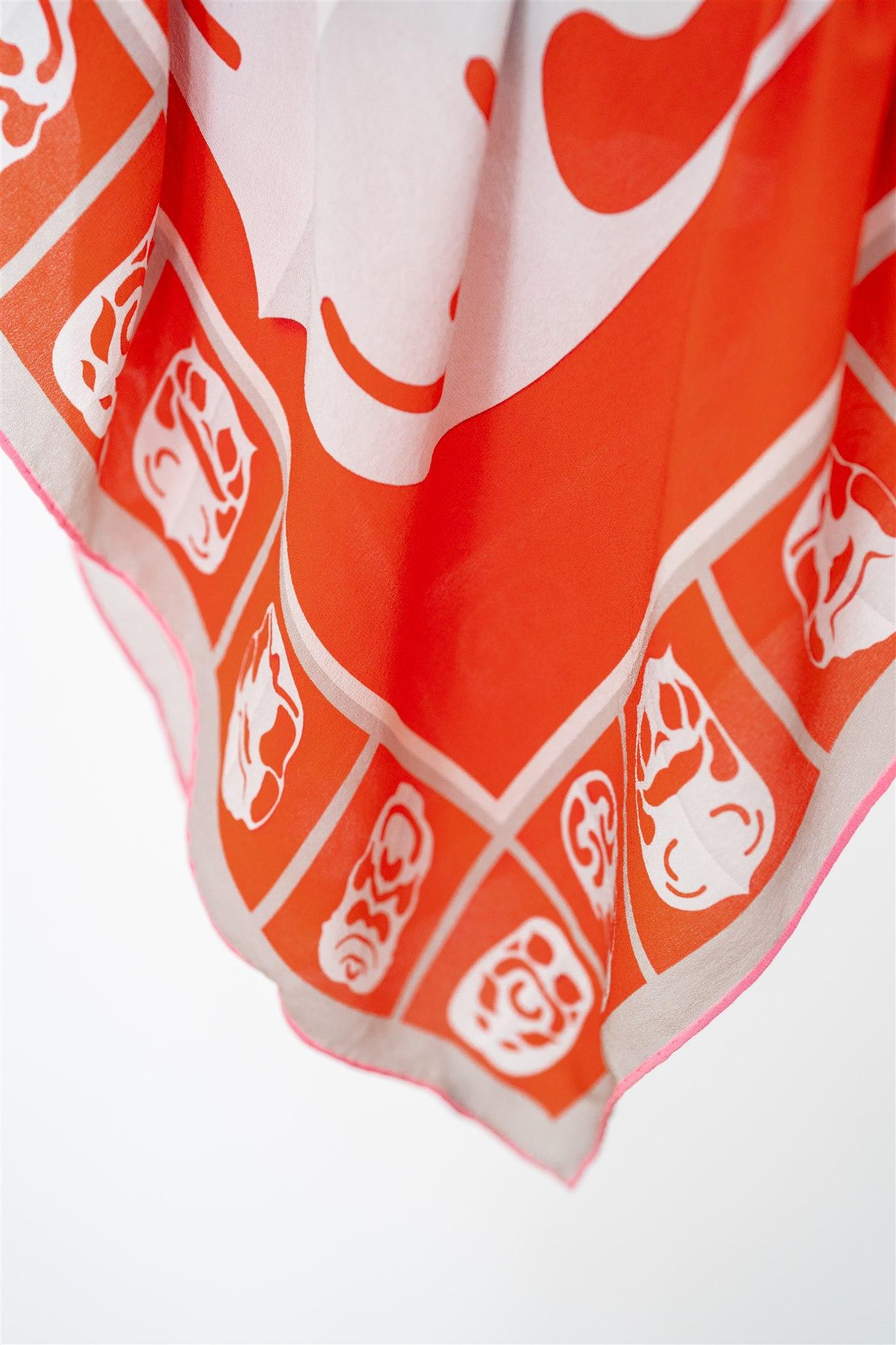 This Orange and Pink Silk Scarf is printed with a japanese-style paper cutting motif. The japanese-style paper cutting motif is derived from the Edition 