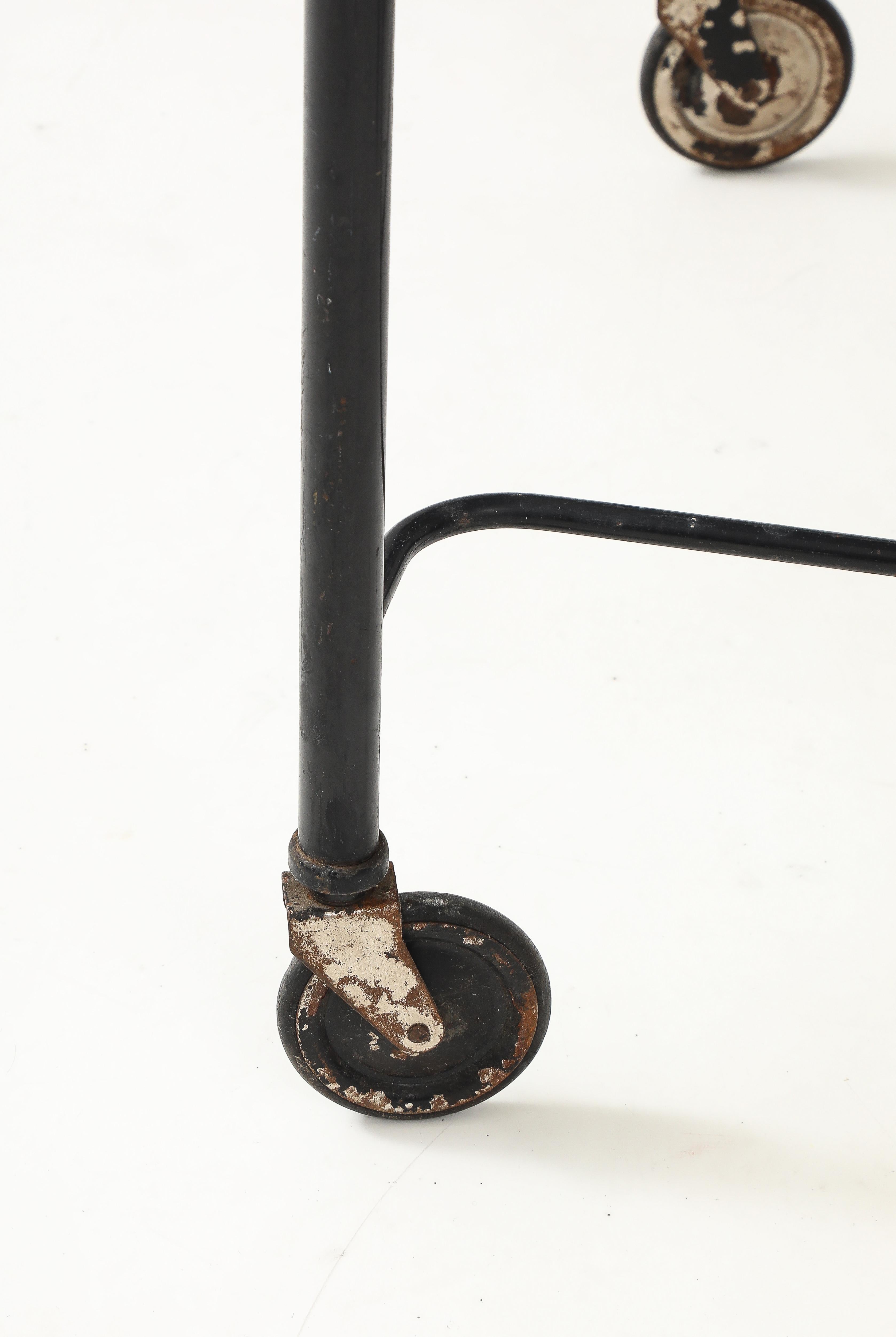 Matthieu Matégot Bar Cart  Table à rouleaux, vers 1950 en vente 10