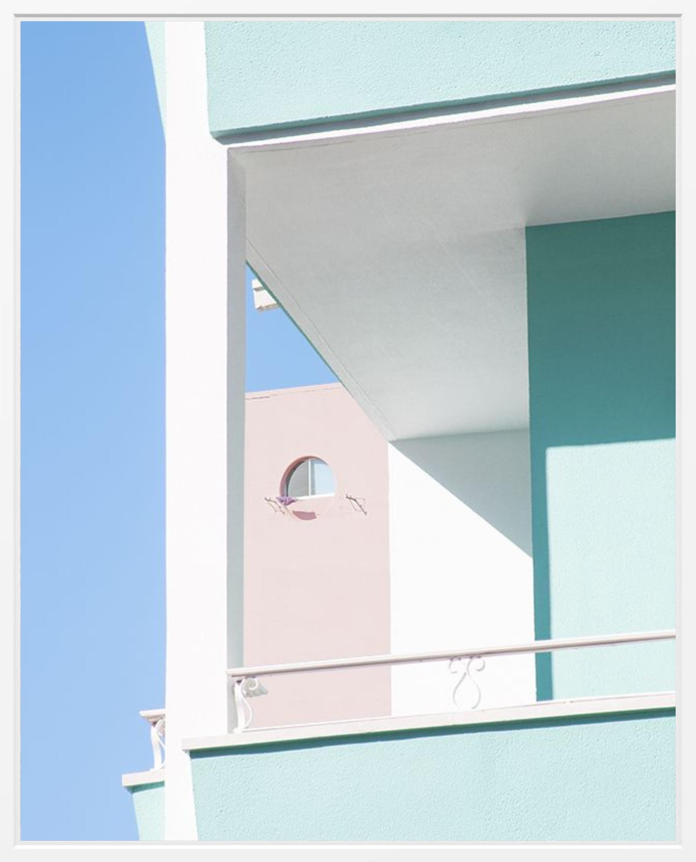 N°14, Ilusiones es una fotografía de edición limitada del artista contemporáneo Matthieu Venot.  

Esta fotografía es una edición limitada de 10 ejemplares, se vende enmarcada con una caja de sombra blanca. Las dimensiones de la imagen son 62,5 cm ×
