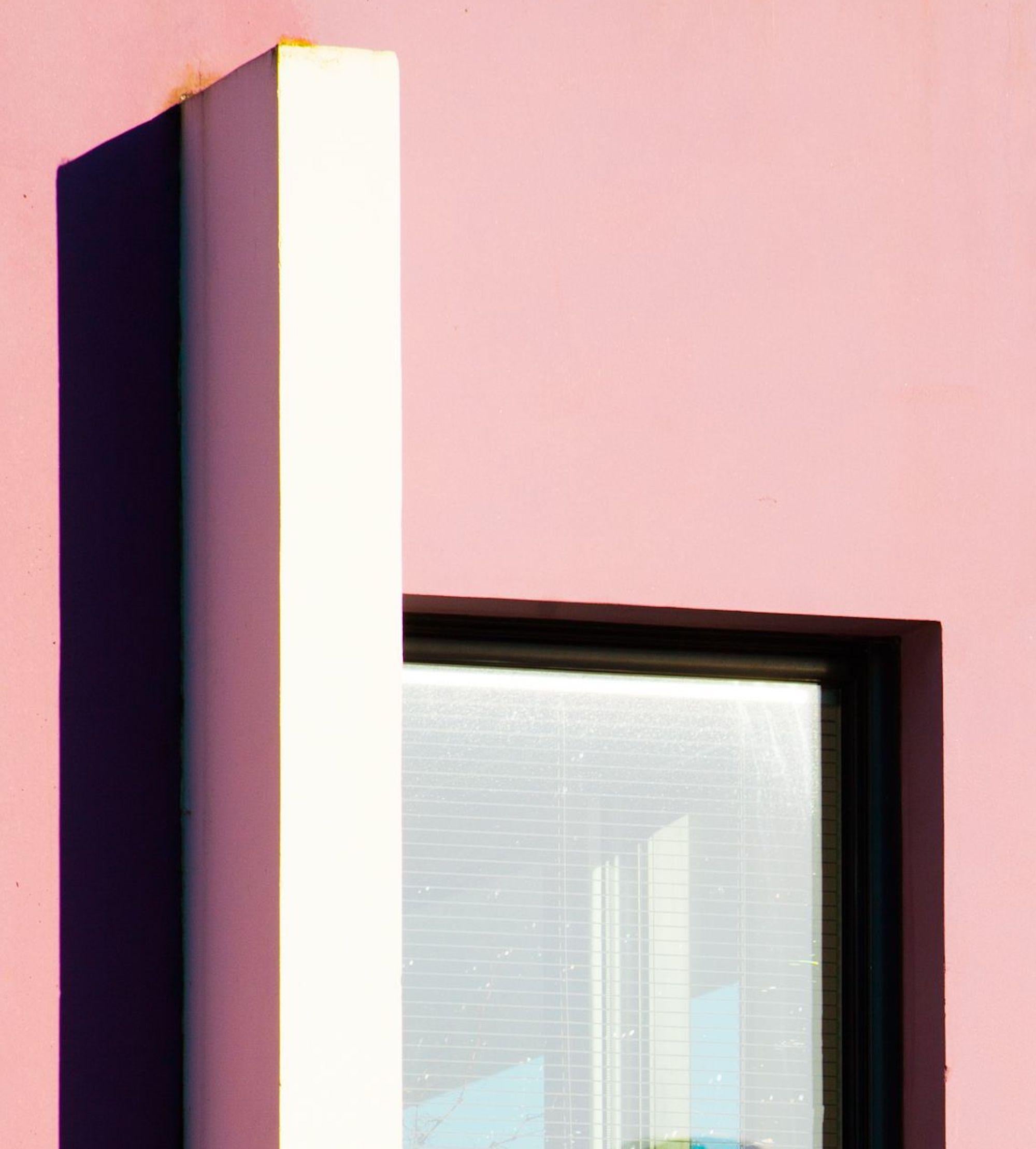 Sin título II de Matthieu Venot - Fotografía abstracta, arquitectura, pared rosa en venta 2