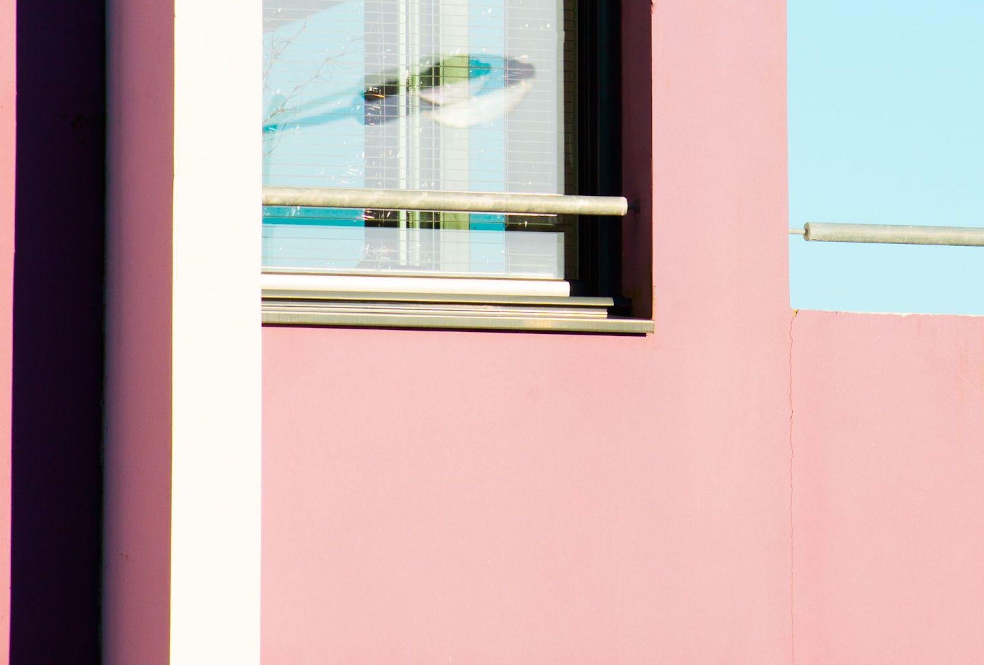 Sin título II de Matthieu Venot - Fotografía abstracta, arquitectura, pared rosa en venta 4