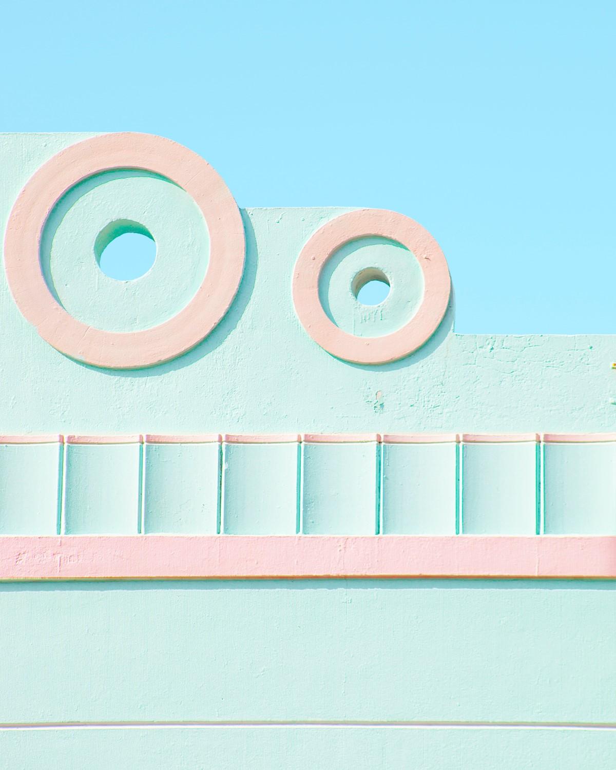 Up&Up III de Matthieu Venot - Photographie en gros plan, architecture, pastel