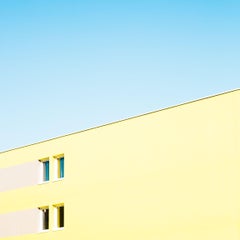 Untitled IV de Matthieu Venot - Photographie abstraite, architecture, jaune, ciel