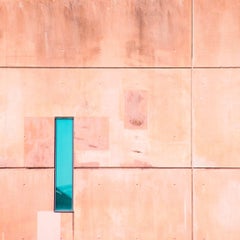 Ohne Titel XII von Matthieu Venot - Abstrakte Fotografie, Architektur, rosa Wand