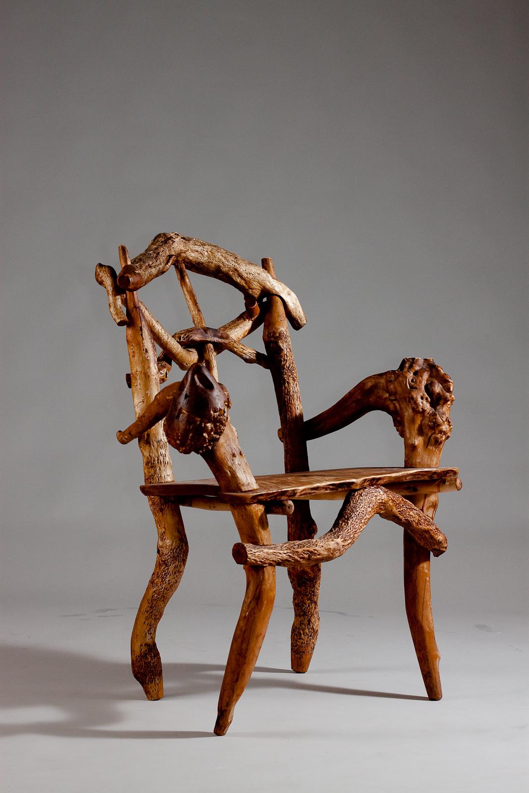 Introducing the stunning Matti Savijärvi 1920's root chair, a unique piece that adds a touch of vintage charm to any space. This one-of-a-kind chair is handcrafted from natural tree roots, giving it a truly organic and rustic feel. The intricate