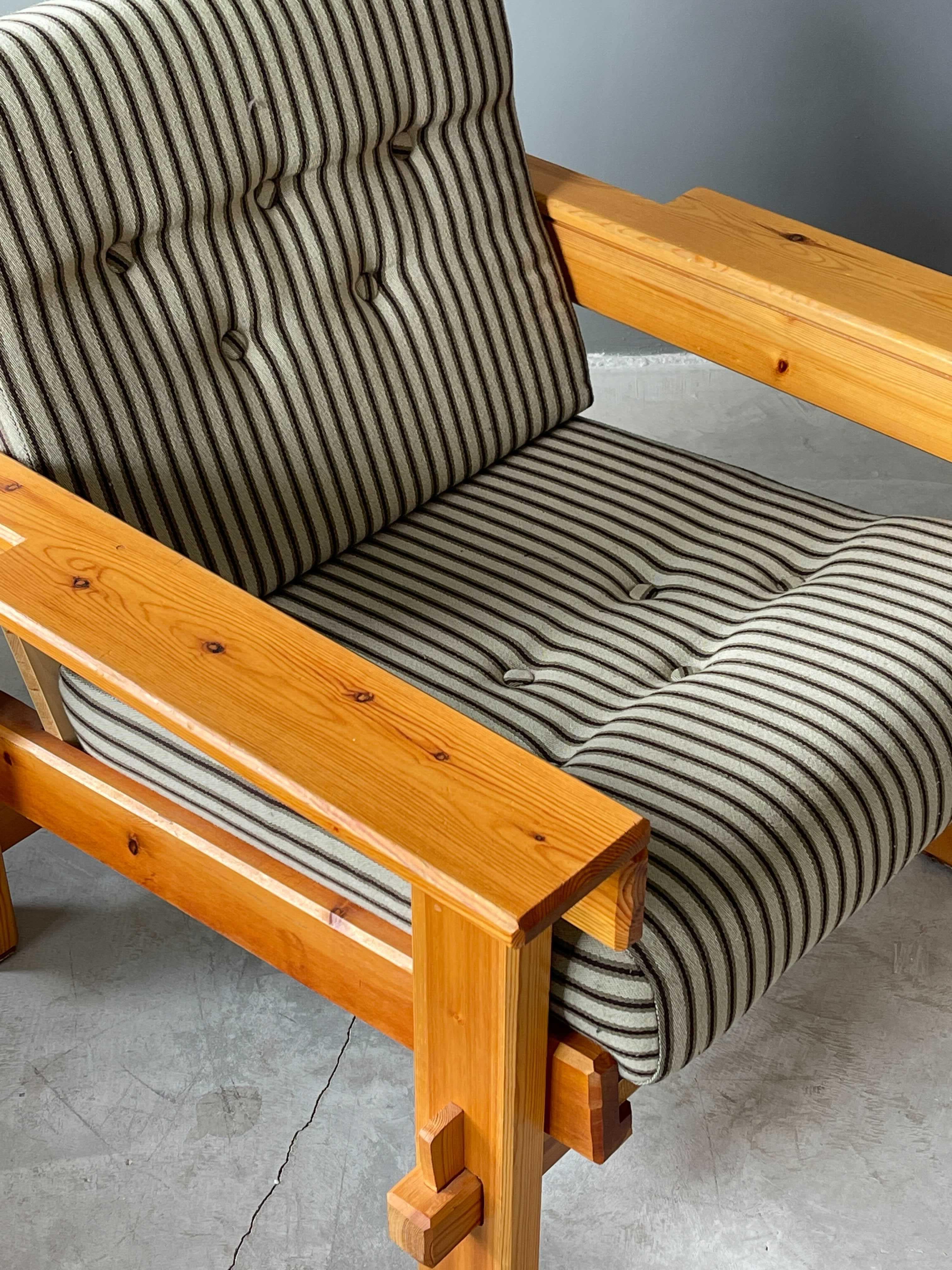 Modern Matti Suuronen, Lounge Chairs, Solid Pine, Light Grey Fabric, Finland, 1984