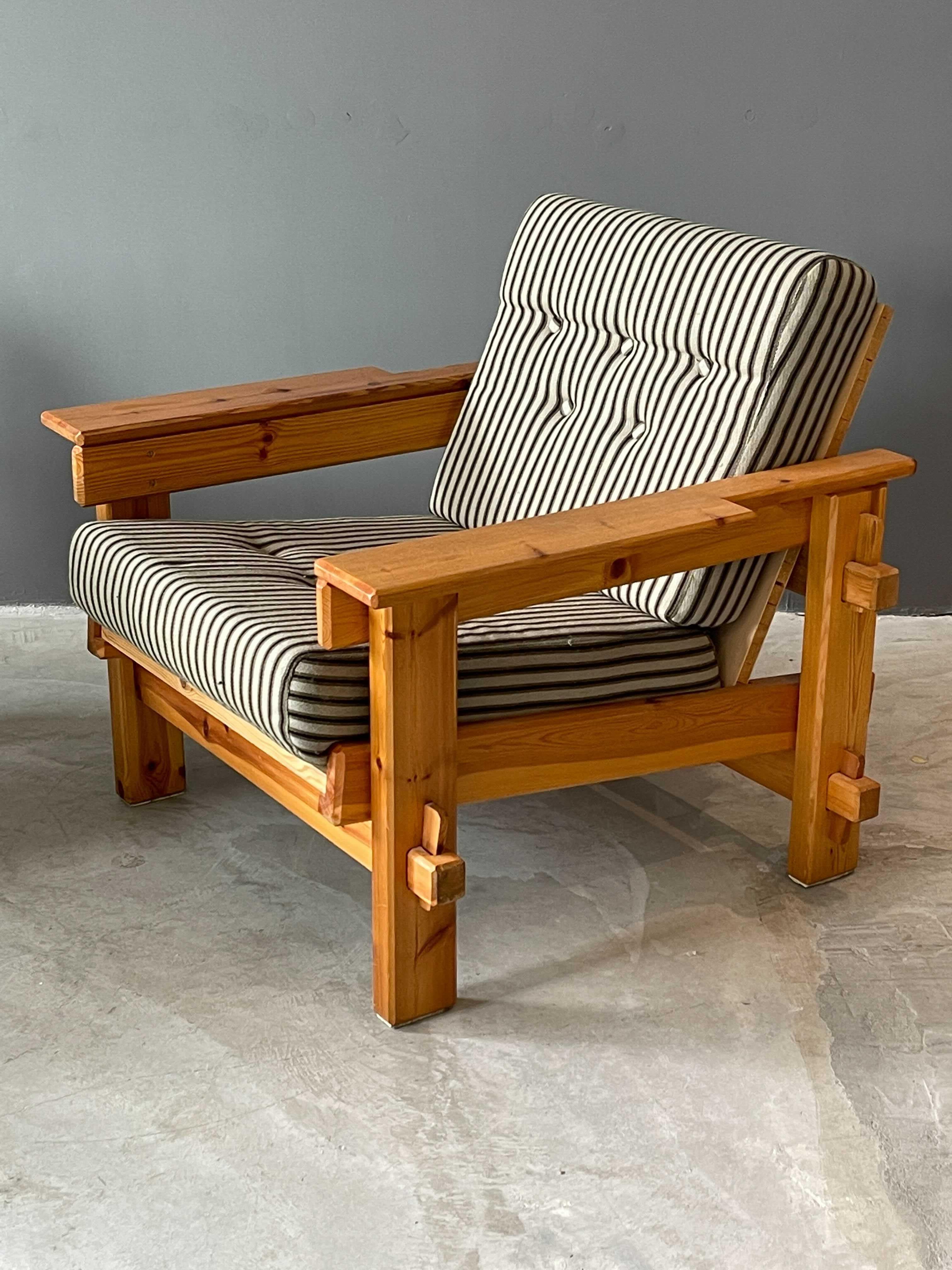 Late 20th Century Matti Suuronen, Lounge Chairs, Solid Pine, Light Grey Fabric, Finland, 1984