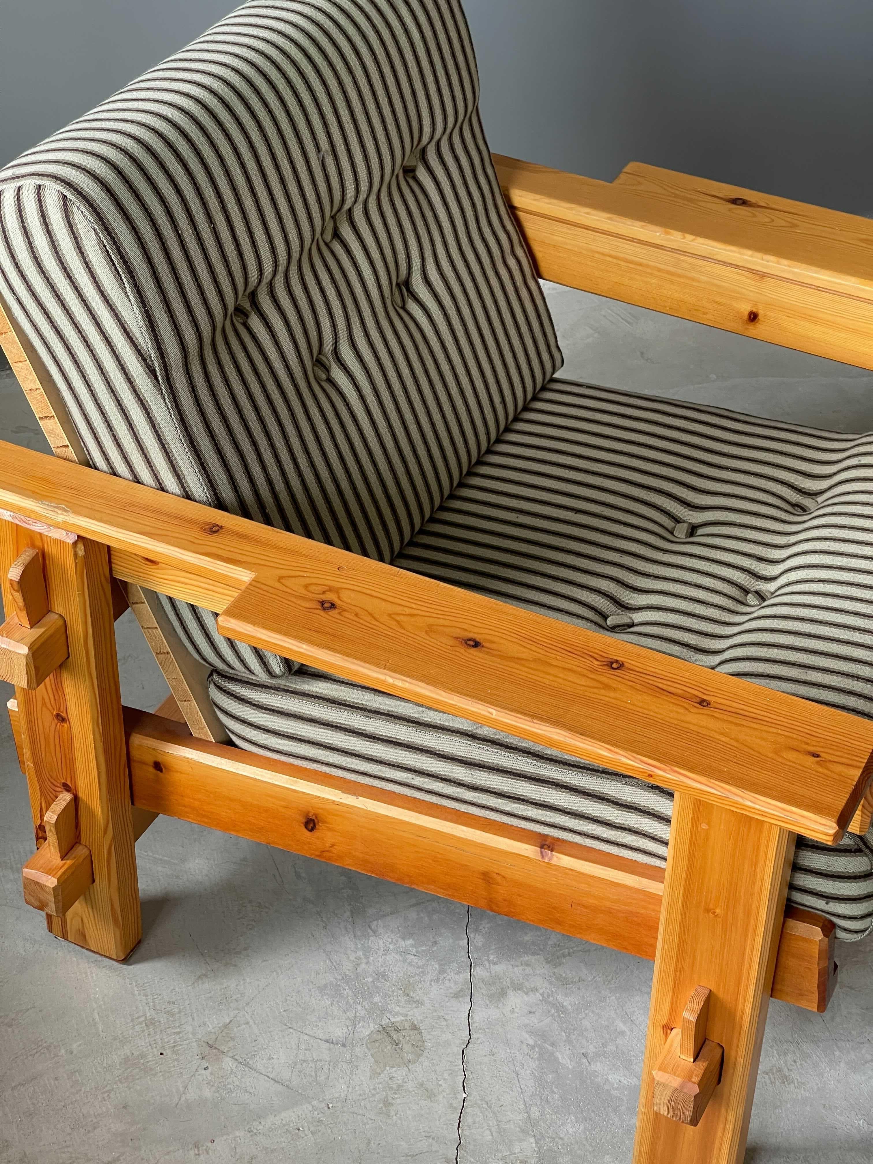Matti Suuronen, Lounge Chairs, Solid Pine, Light Grey Fabric, Finland, 1984 1