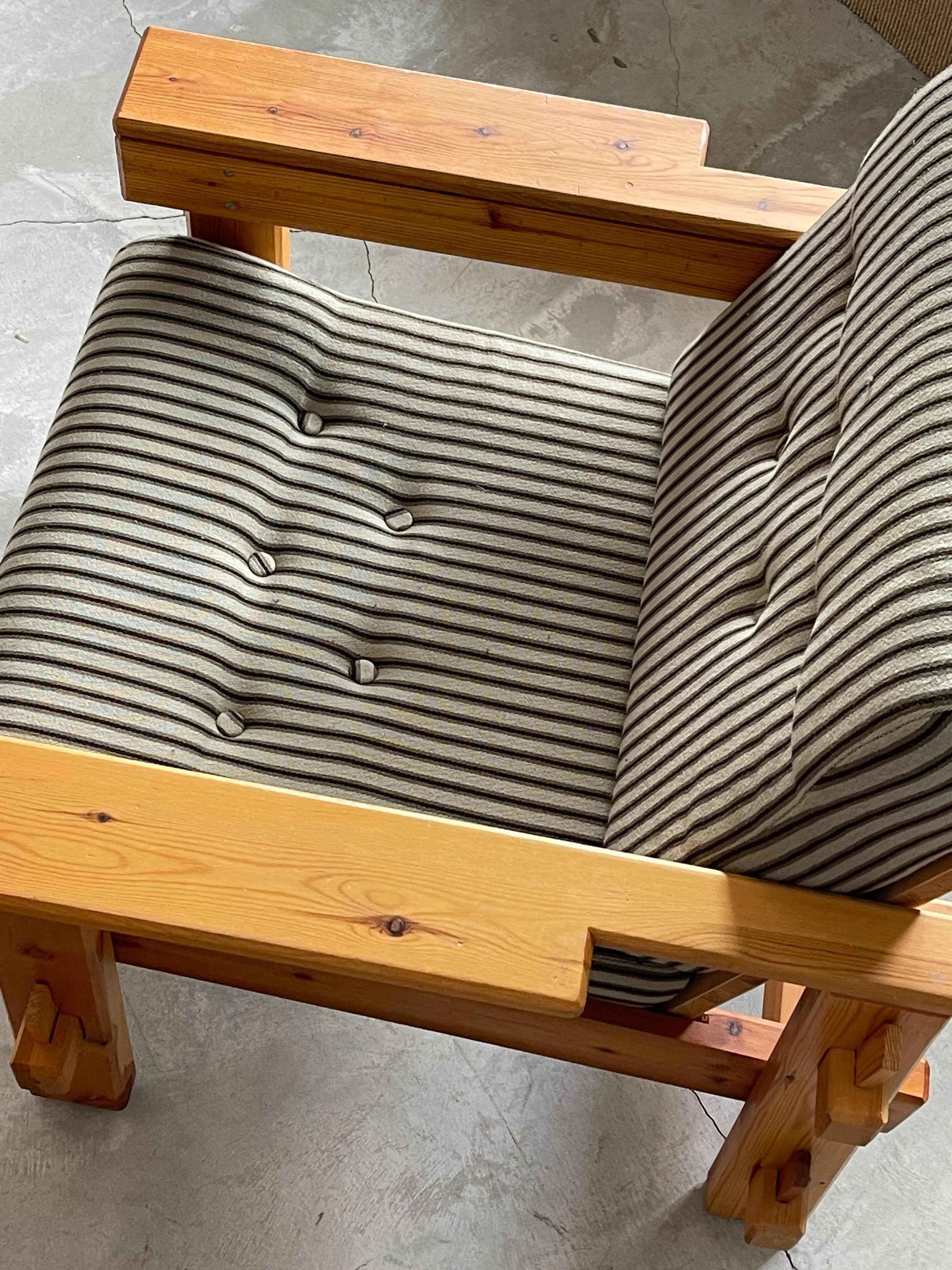 Matti Suuronen, Lounge Chairs, Solid Pine, Light Grey Fabric, Finland, 1984 2
