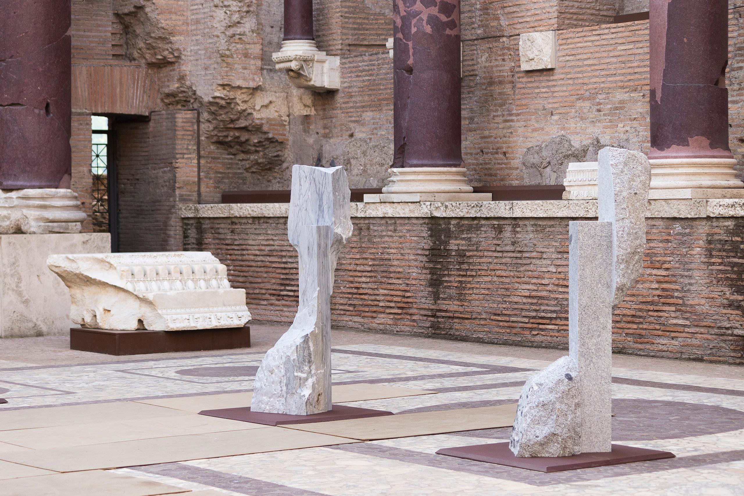 Korè-Bardiglio by Mattia Bosco - Monumental sculpture, marble, Rome exposition For Sale 4