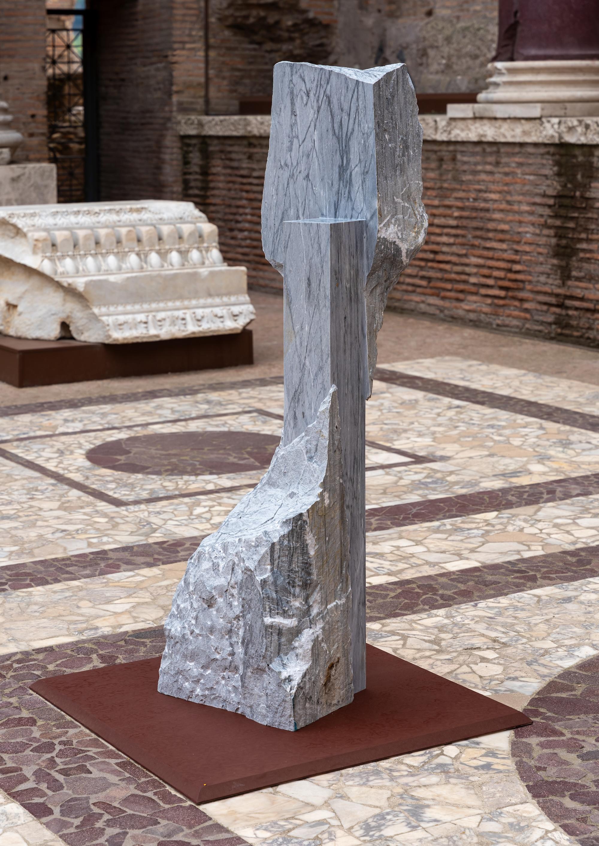 Korè-Bardiglio by Mattia Bosco - Monumental sculpture, marble, Rome exposition