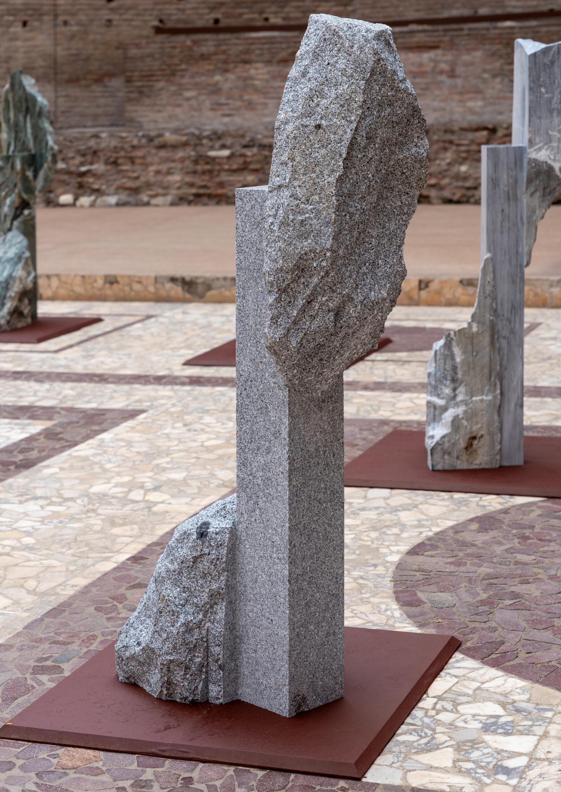 Granit de Korè-Elba par Mattia Bosco - Sculpture monumentale, marbre, Rome, Korai en vente 2