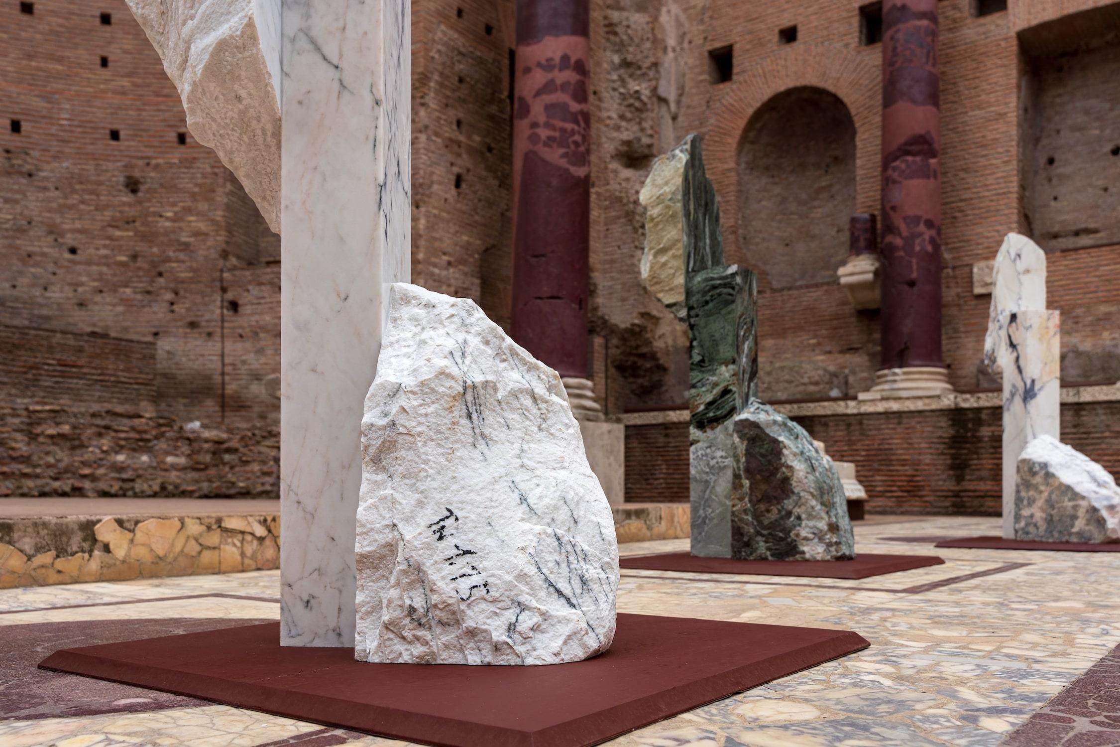 Korè-Paonazzo di Mattia Bosco - Scultura monumentale, marmo, esposizione a Roma in vendita 7