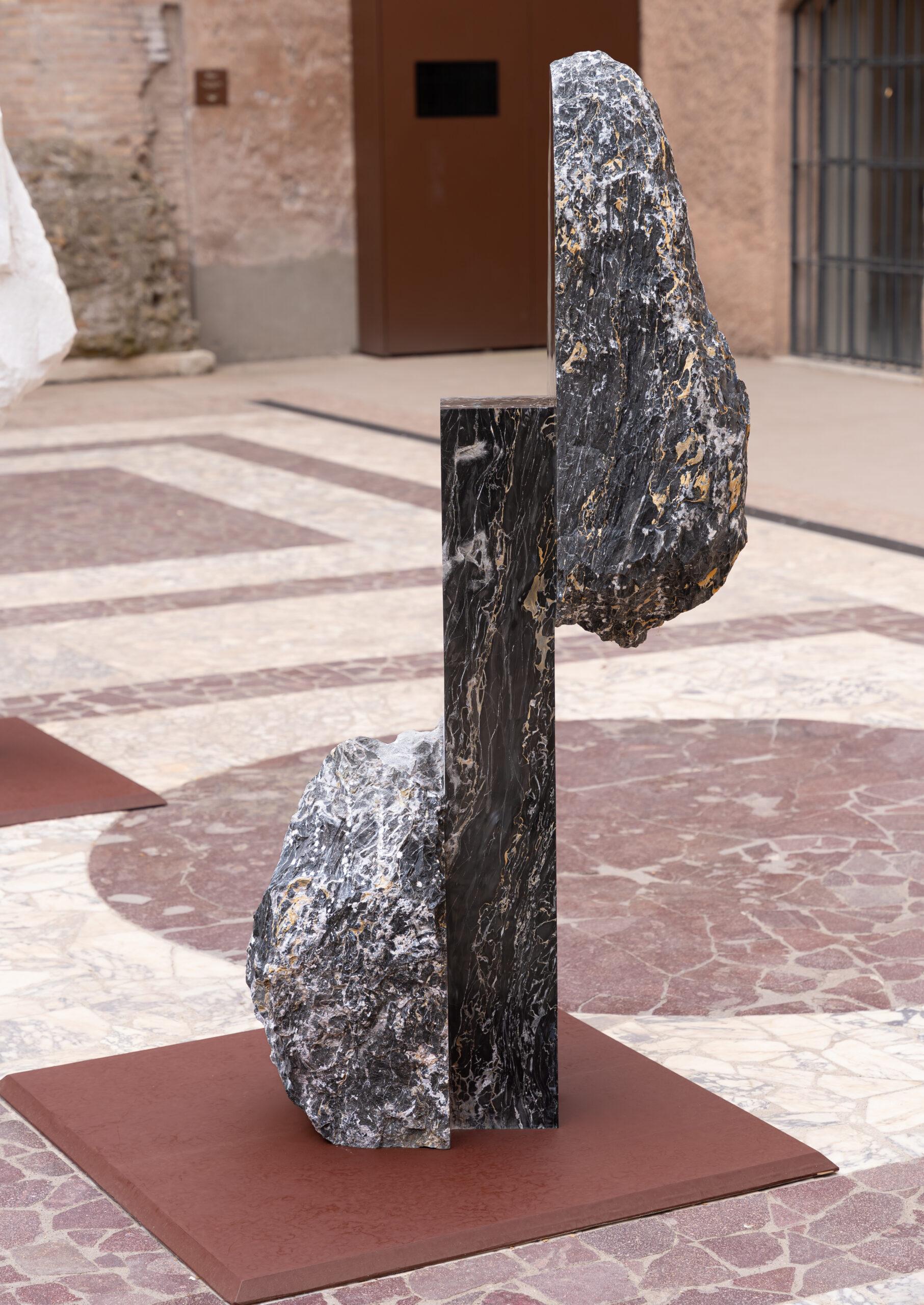 Korè-Portovenere Portoro by Mattia Bosco - Monumental sculpture, marble, Rome For Sale 3