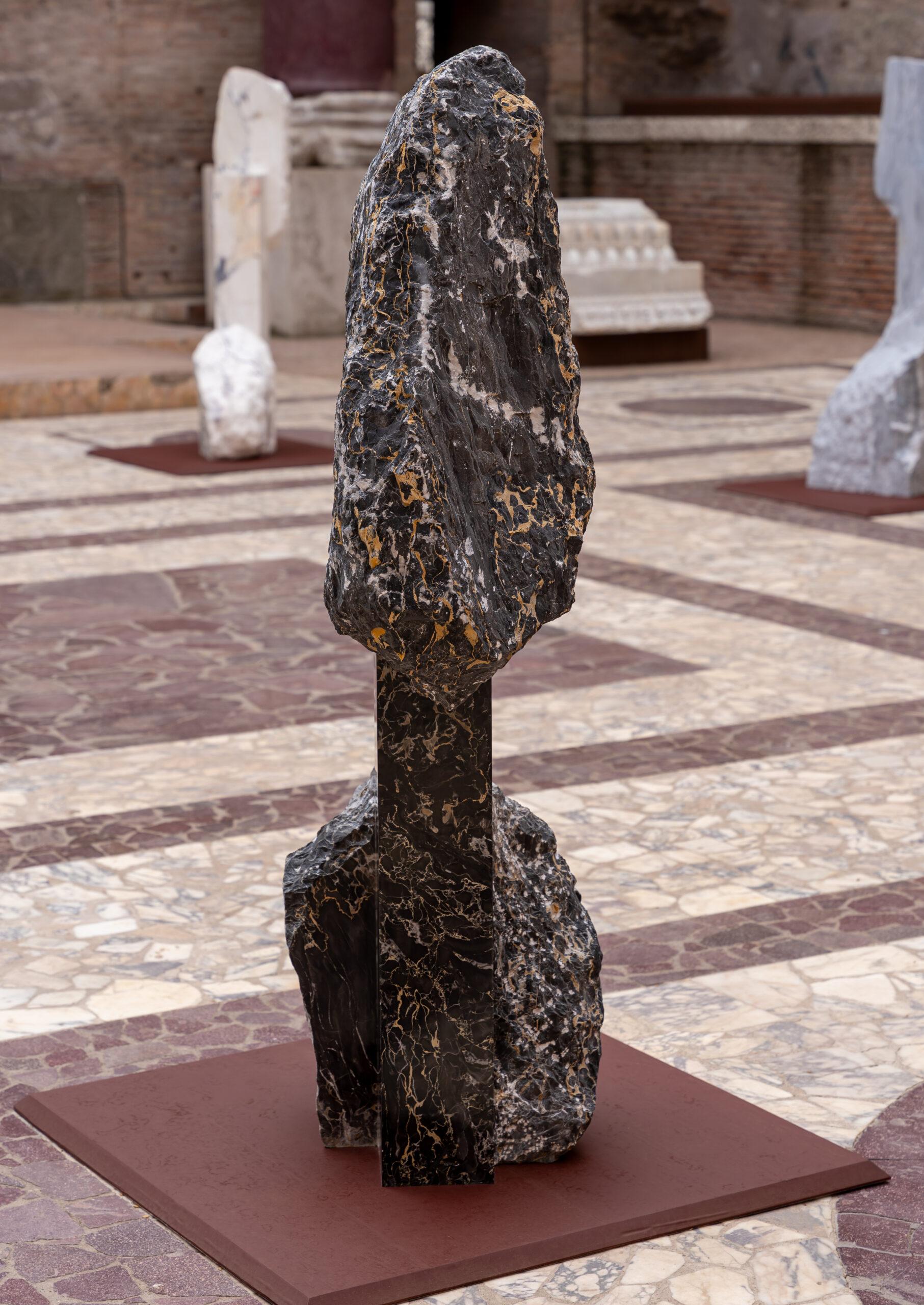 Korè-Portovenere Portoro by Mattia Bosco - Monumental sculpture, marble, Rome For Sale 5