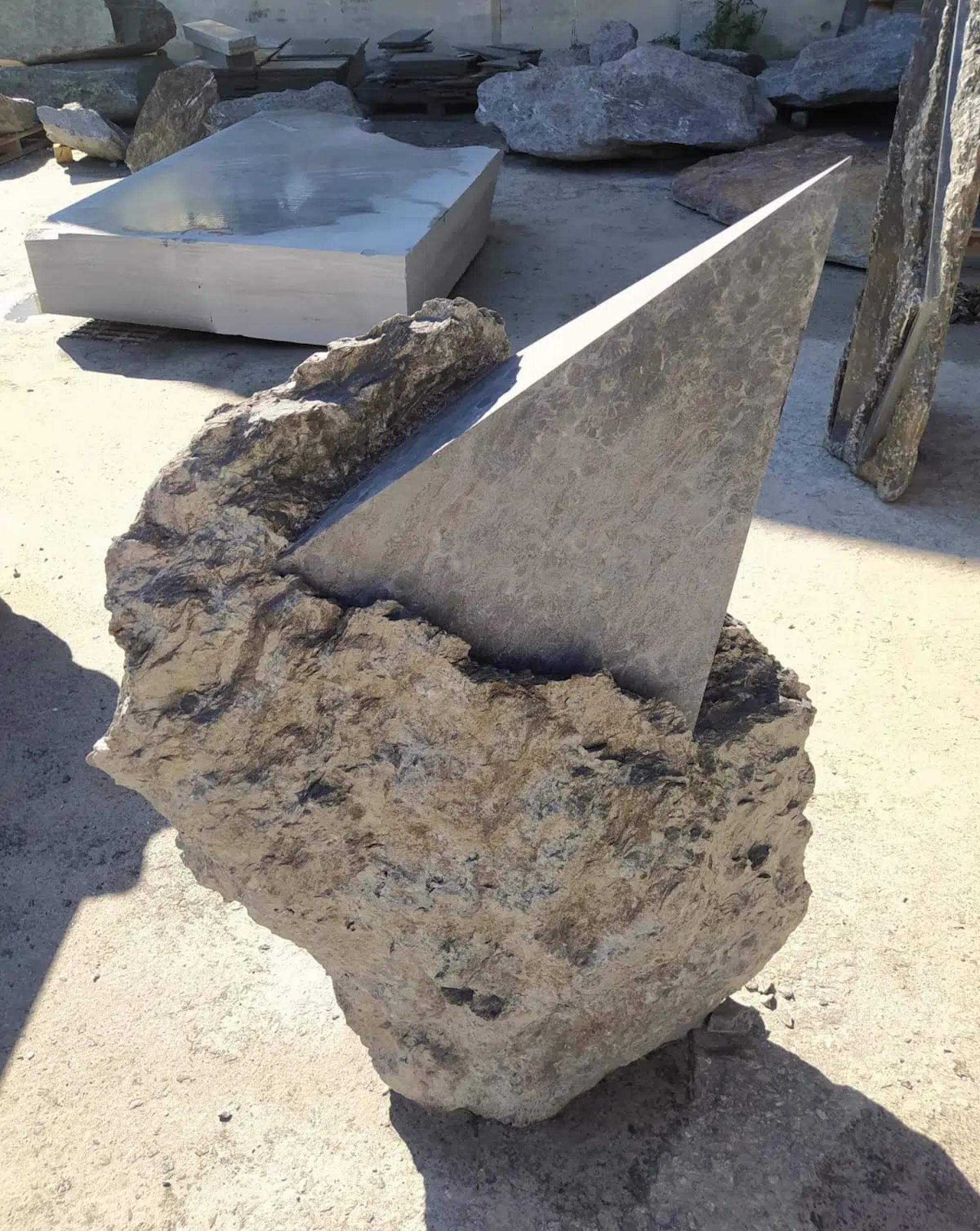 Punta 1 de Mattia Bosco - Sculpture abstraite, marbre noir, roche en vente 4