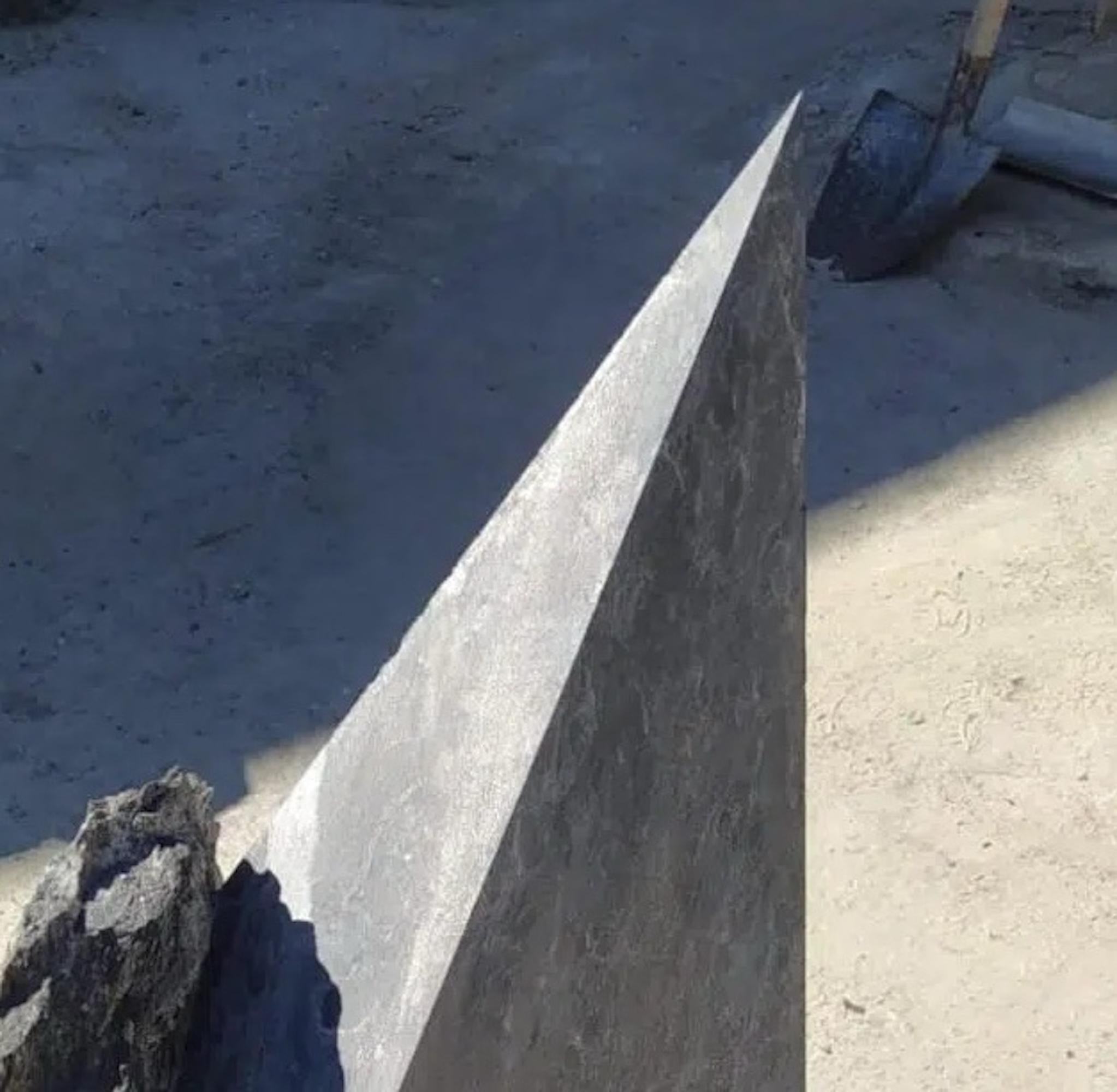 Punta 1 de Mattia Bosco - Sculpture abstraite, marbre noir, roche en vente 7