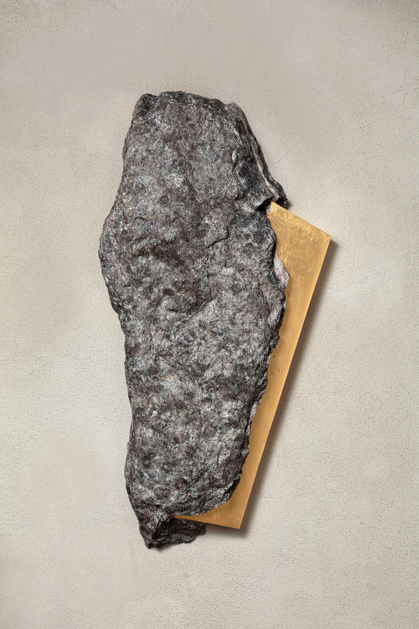 Sezione Aurea 2024-007 by Mattia Bosco - Escultura mural, mármol, pan de oro, roca