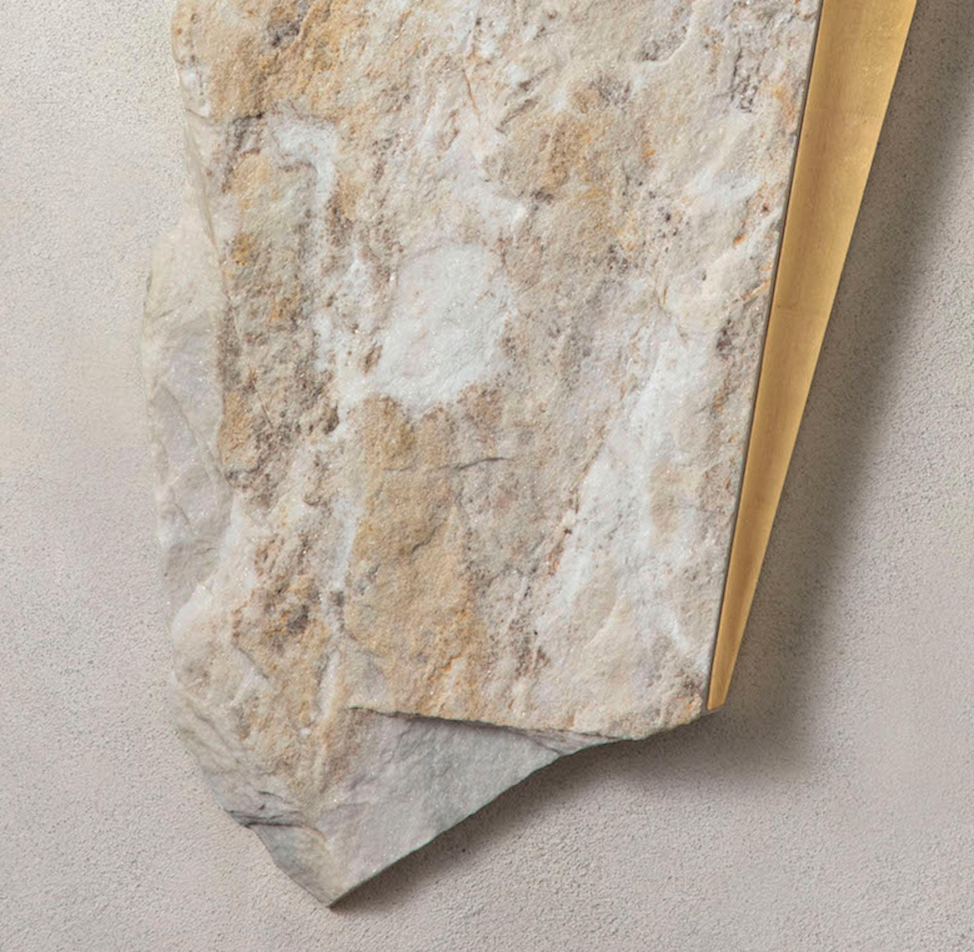 Sezione Aurea 2024-013 by Mattia Bosco - Escultura mural, mármol, pan de oro, roca en venta 3