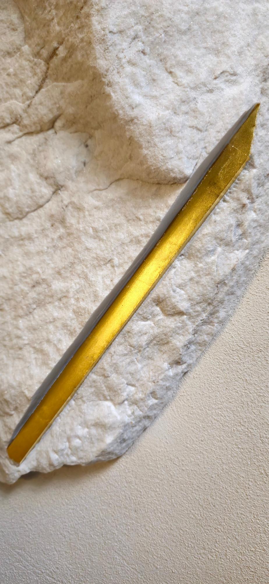Sezione Aurea 2024-015 by Mattia Bosco - Escultura mural, mármol, pan de oro, roca en venta 9