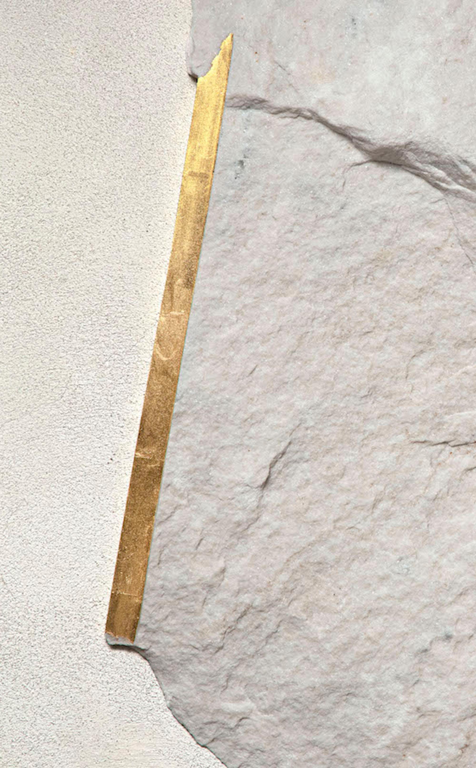 Sezione Aurea 2024-015 by Mattia Bosco - Escultura mural, mármol, pan de oro, roca en venta 6