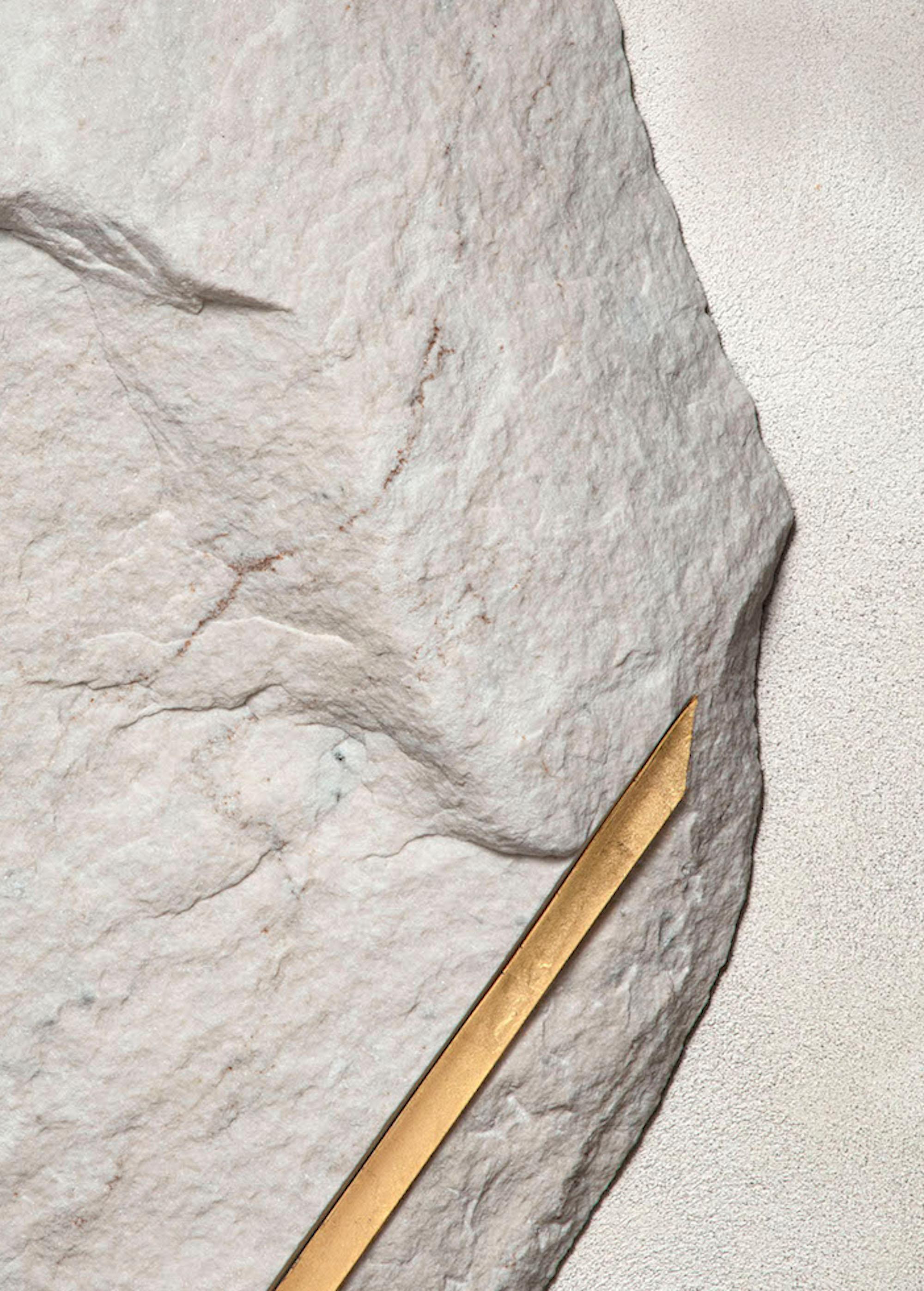 Sezione Aurea 2024-015 by Mattia Bosco - Escultura mural, mármol, pan de oro, roca en venta 7
