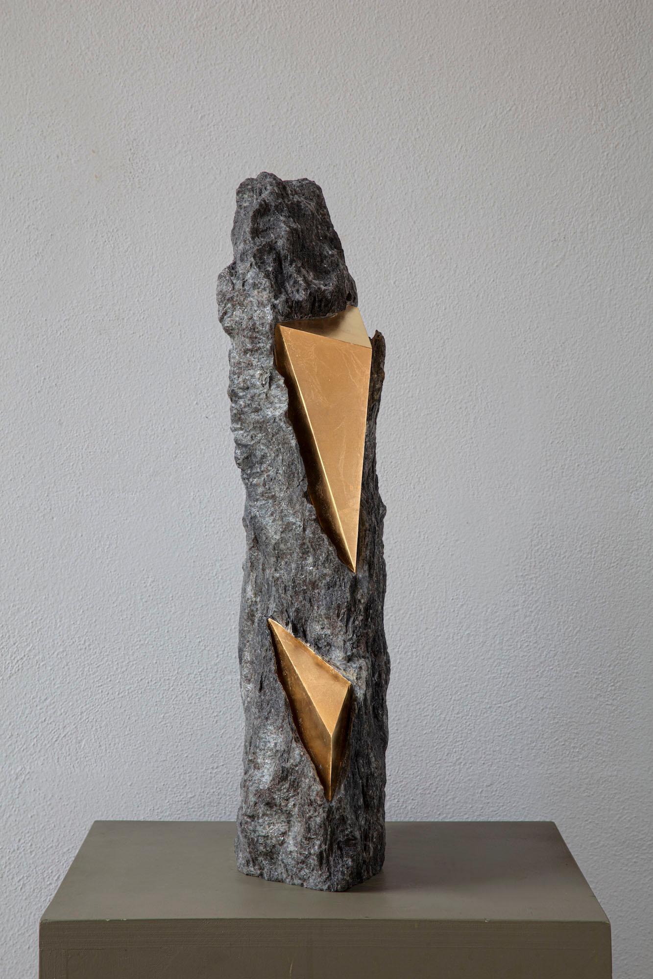 Sezione Aurea 2024-024 di Mattia Bosco - Scultura in marmo e foglia d'oro, roccia in vendita 6
