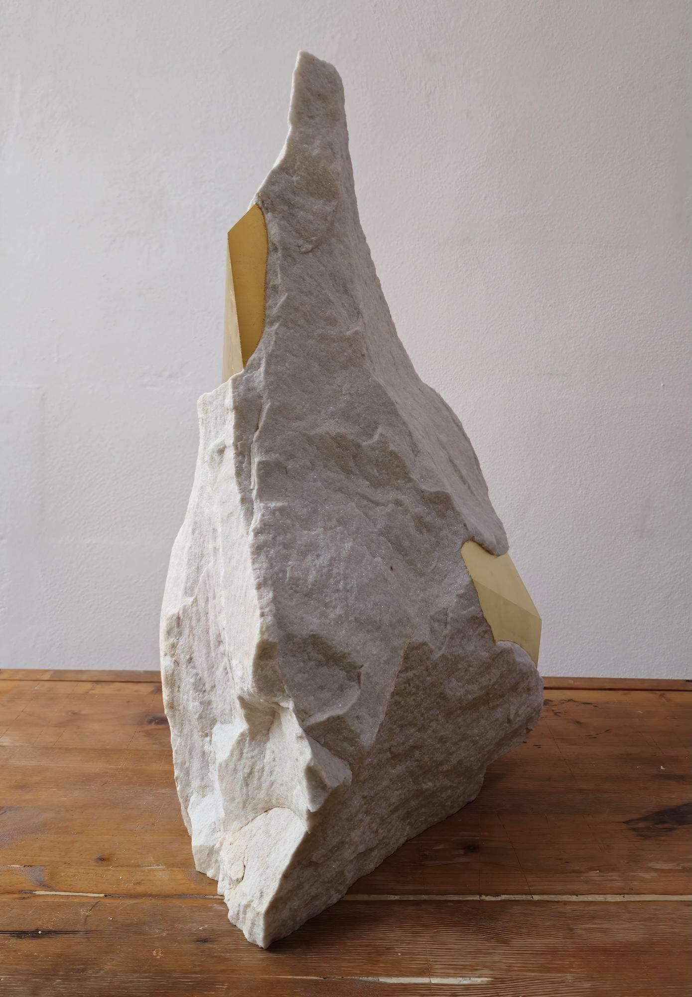 Sezione Aurea 2024-027 di Mattia Bosco - Scultura, marmo bianco, foglia d'oro in vendita 7