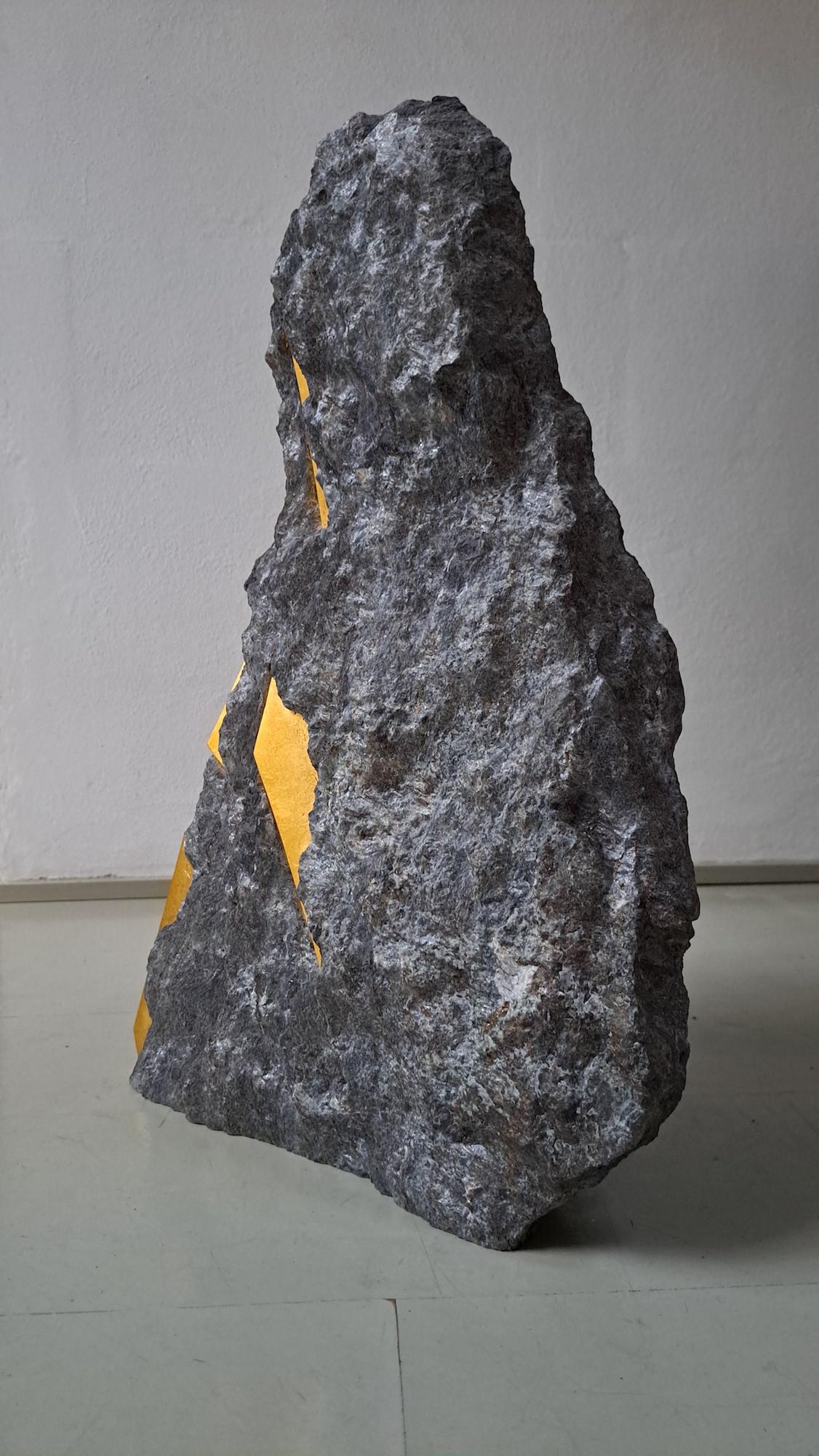 Sezione Aurea 55-2020 by Mattia Bosco - Marble and gold leaf sculpture, rock For Sale 2