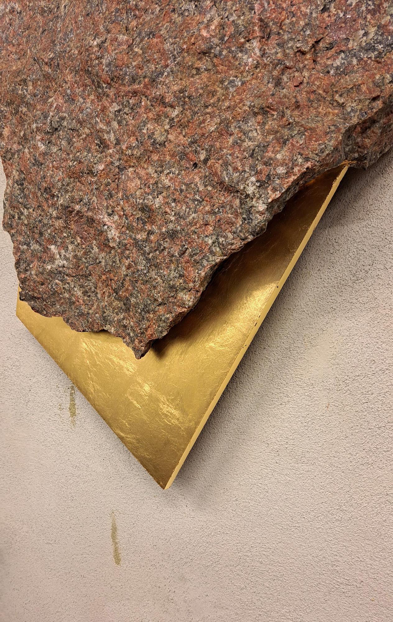 Sezione Aurea 78 de Mattia Bosco - Escultura mural, mármol, pan de oro, abstracta en venta 5