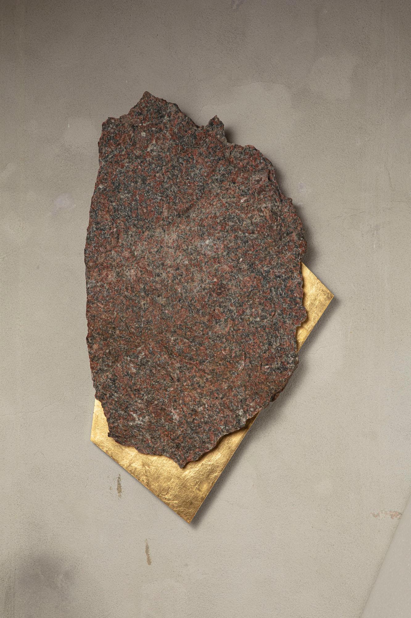 Sezione Aurea 78 de Mattia Bosco - Escultura mural, mármol, pan de oro, abstracta