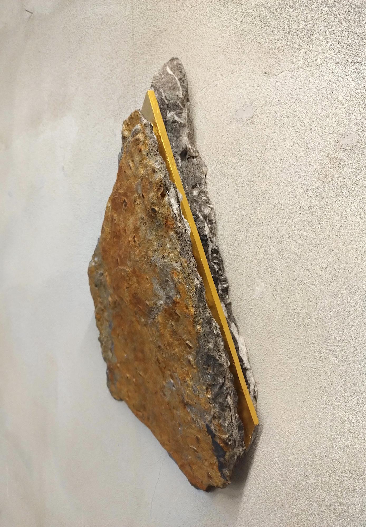 Sezione Aurea A12 by Mattia Bosco - Escultura mural, mármol, pan de oro, abstracto en venta 1