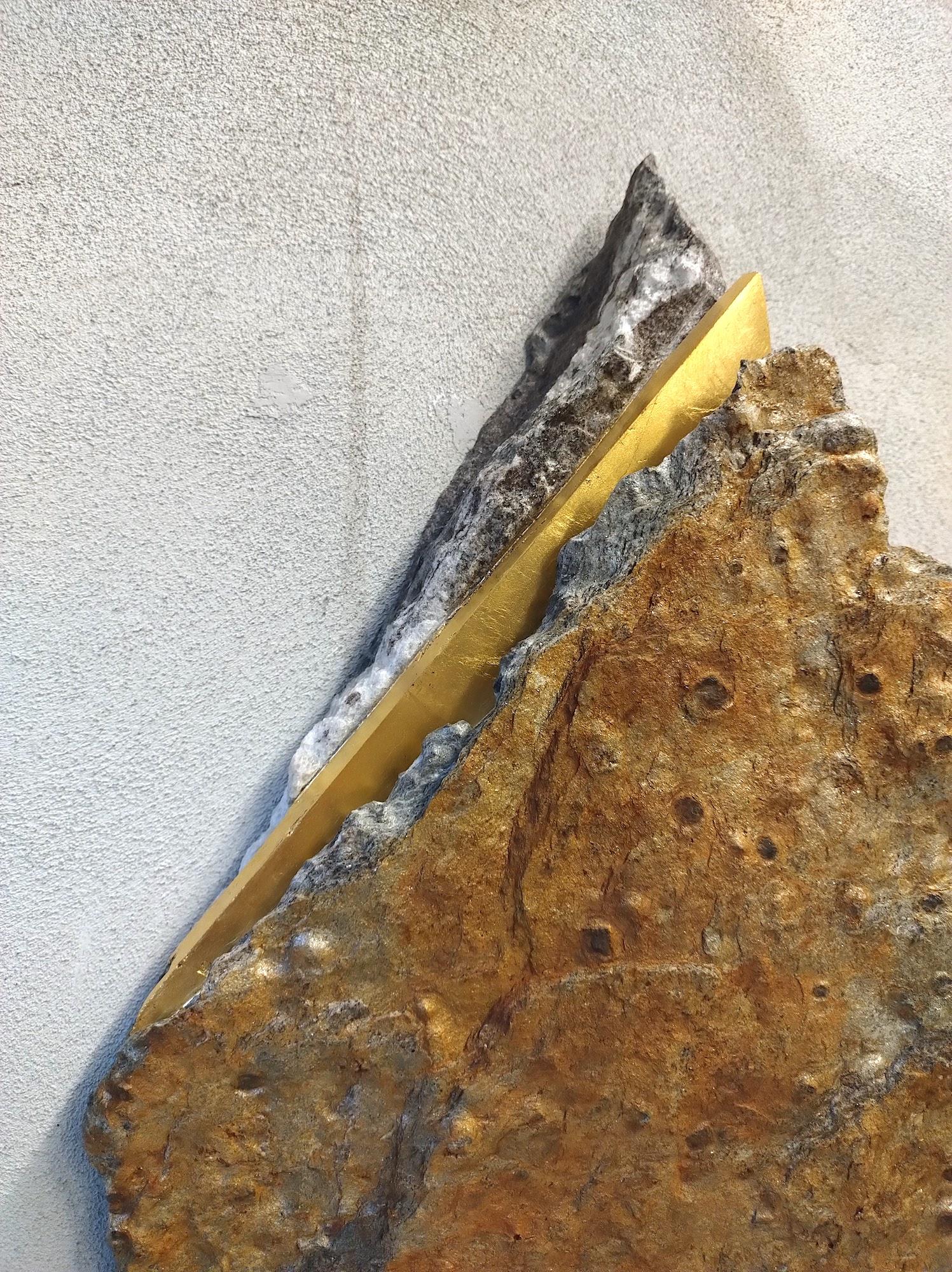 Sezione Aurea A12 by Mattia Bosco - Escultura mural, mármol, pan de oro, abstracto en venta 4