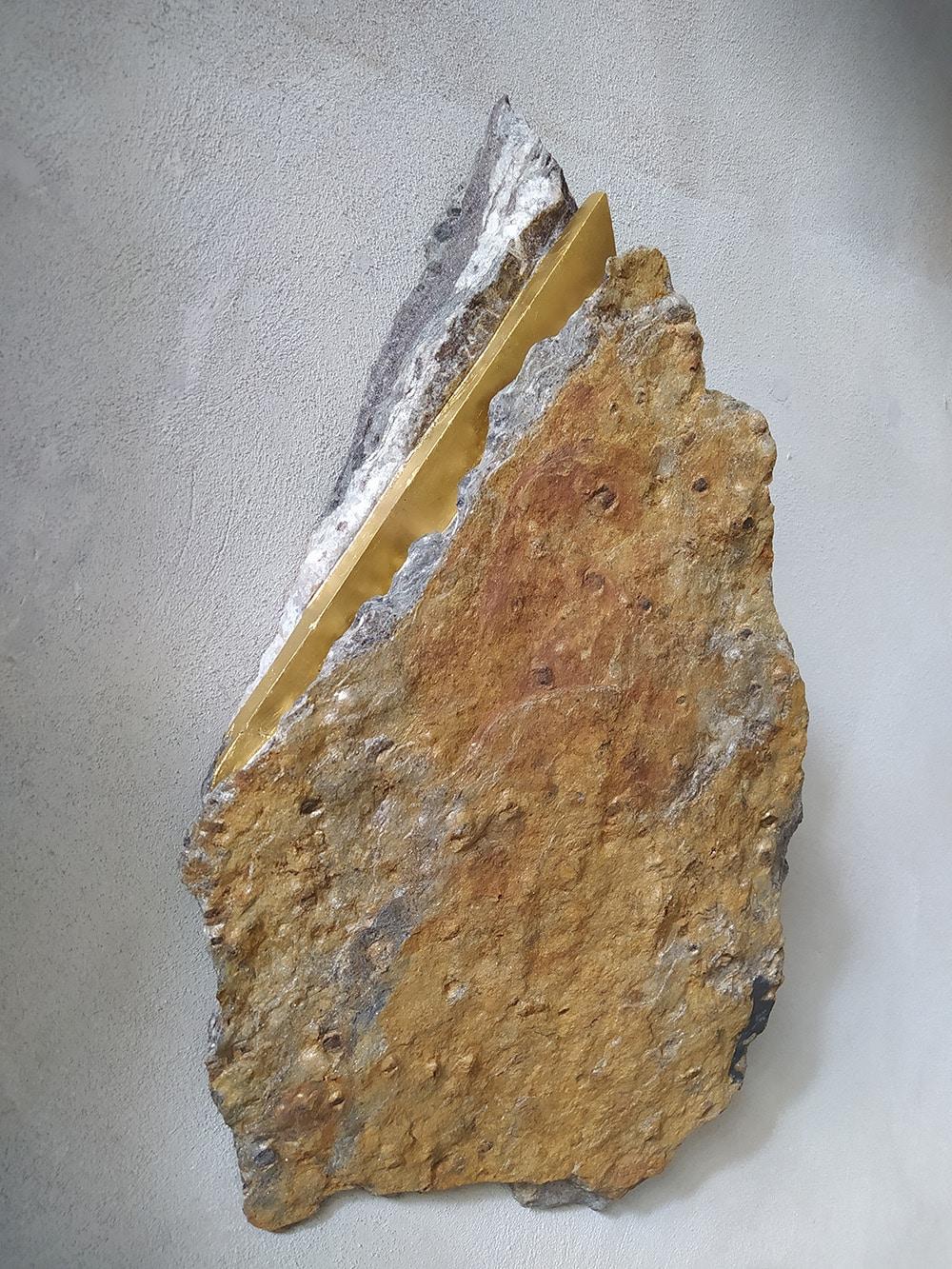 Sezione Aurea A12 by Mattia Bosco - Escultura mural, mármol, pan de oro, abstracto en venta 5