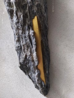 Sezione Aurea - A13 de Mattia Bosco - Escultura abstracta, pan de oro y mármol