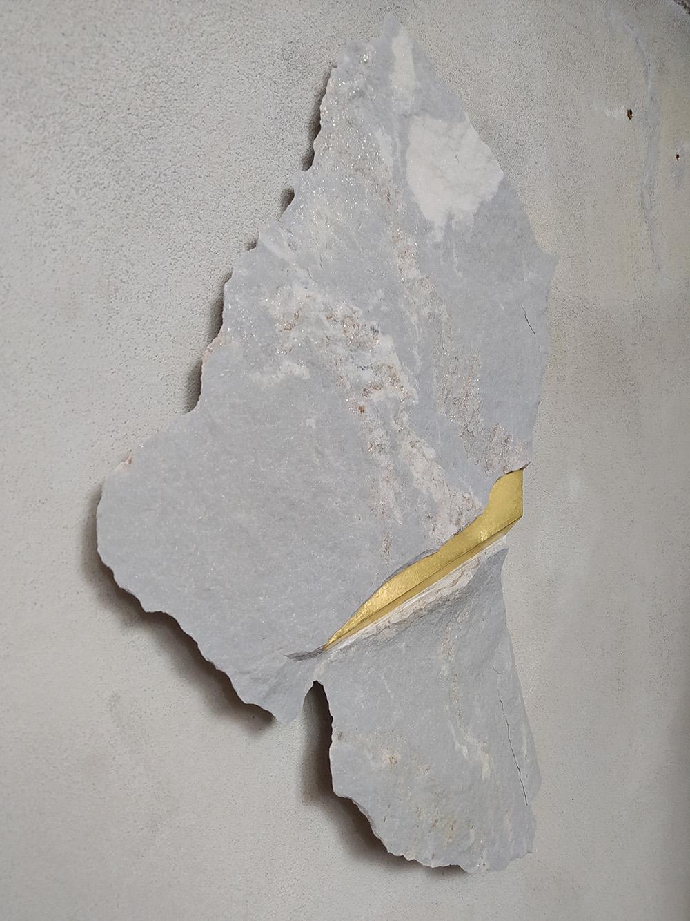 Sezione Aurea A9 von Mattia Bosco – Wandskulptur aus Marmor und Blattgold, abstrakt, abstrakt im Angebot 2