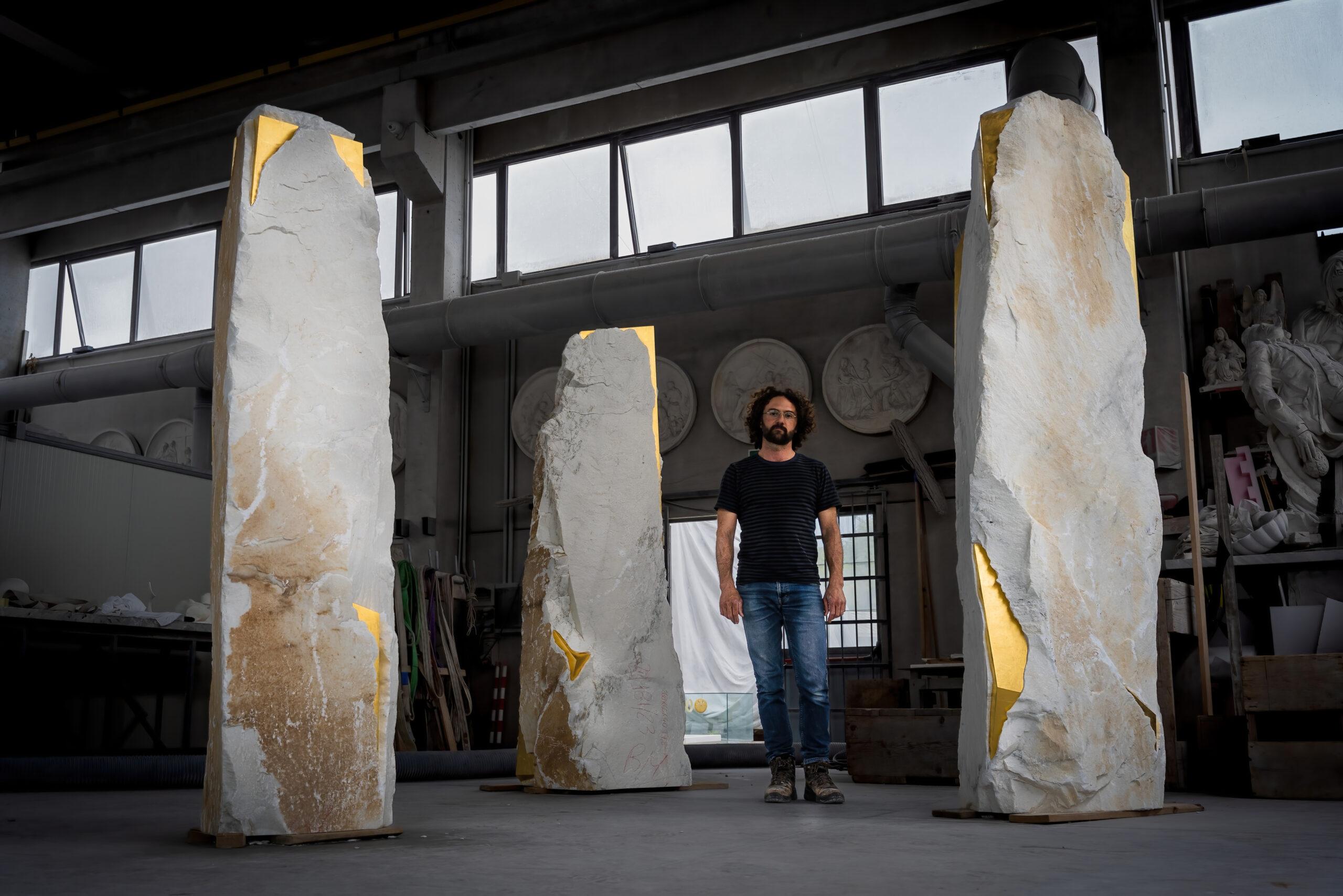Sezione Aurea-C3 by Mattia Bosco - Monumental sculpture, marble, white, gold For Sale 2