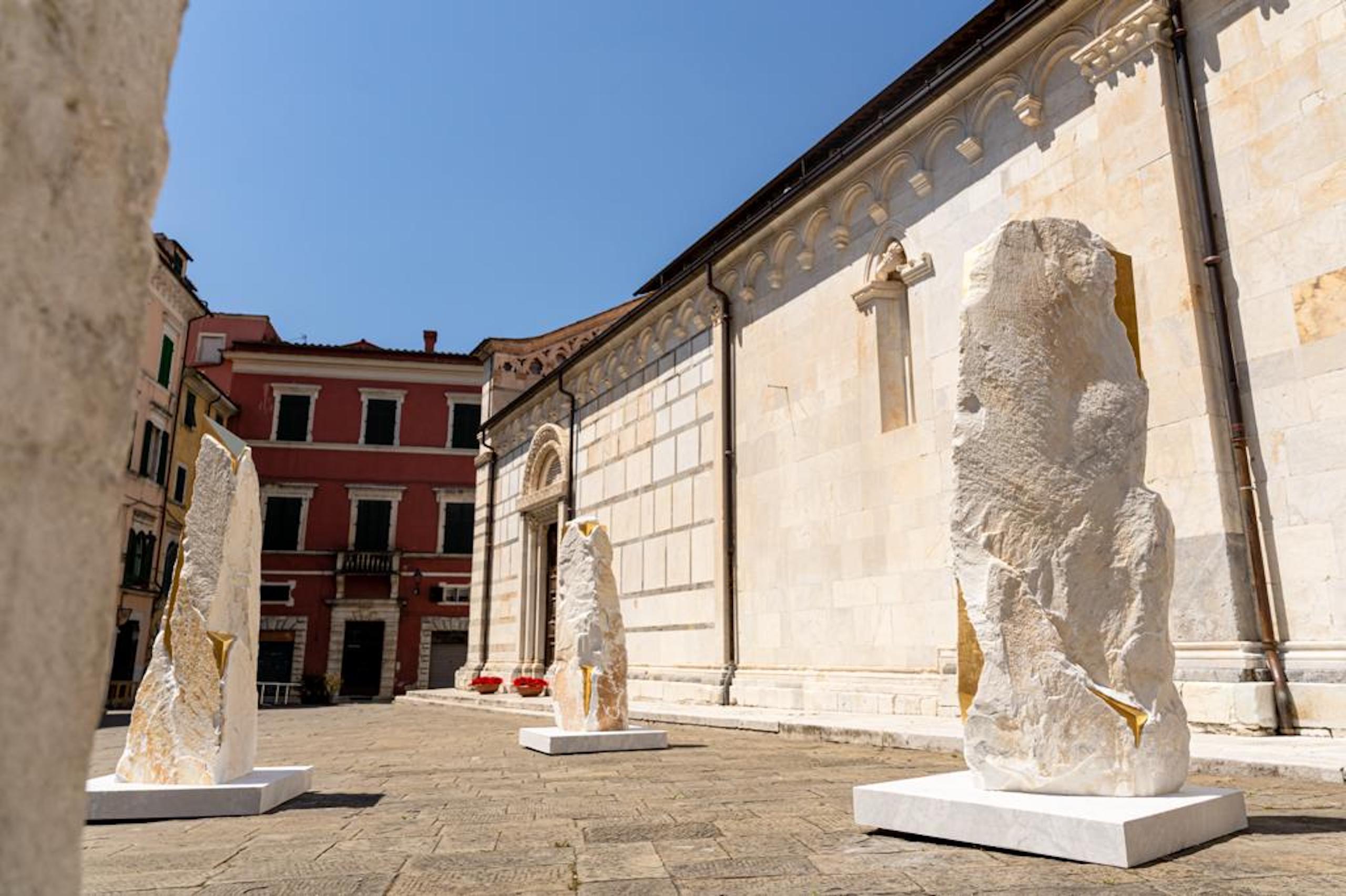 Sezione Aurea-C3 by Mattia Bosco - Monumental sculpture, marble, white, gold  7