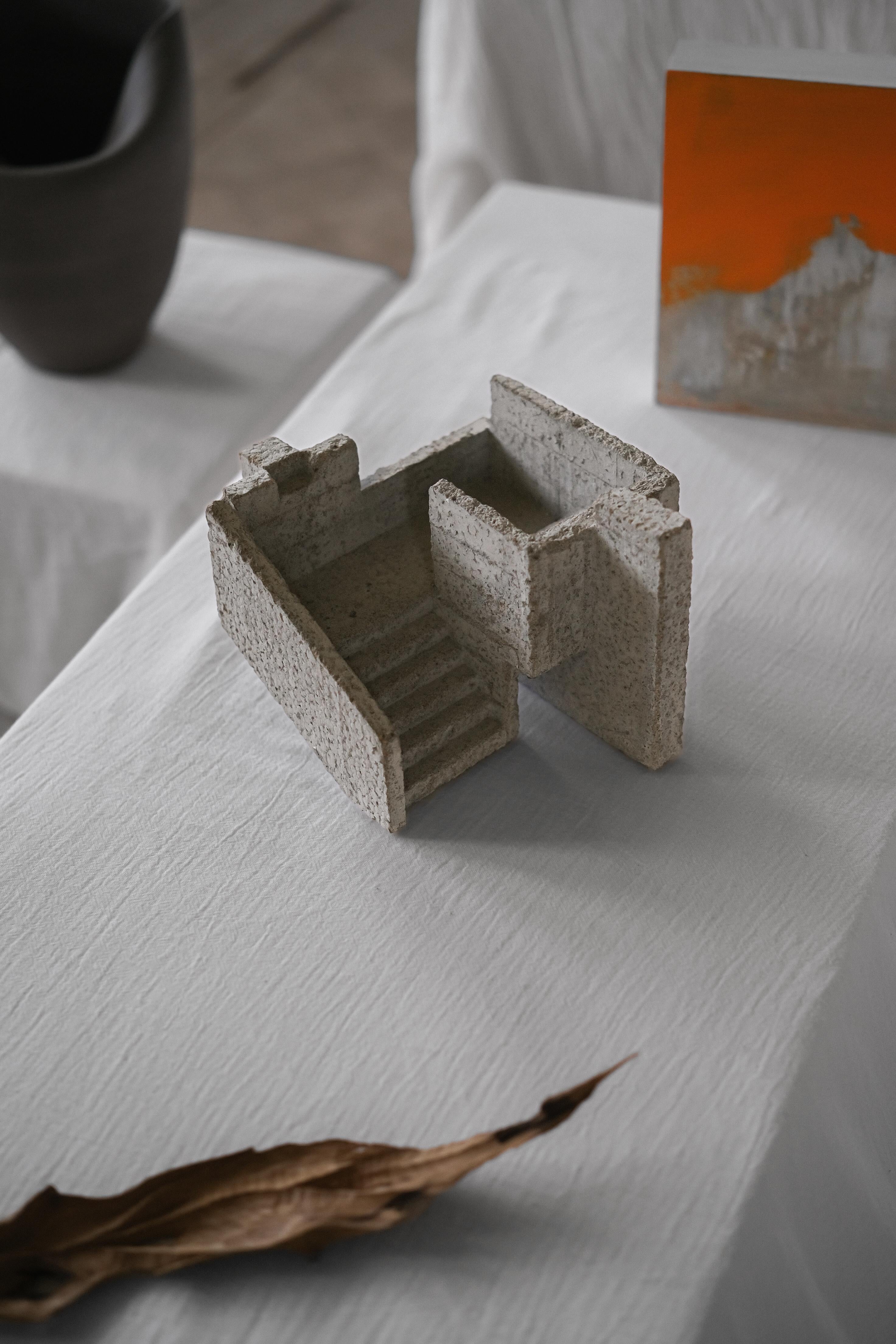 Architektonische Beton-Staircase-Skulptur, 2021 – „Escalier droite droite“ im Angebot 1