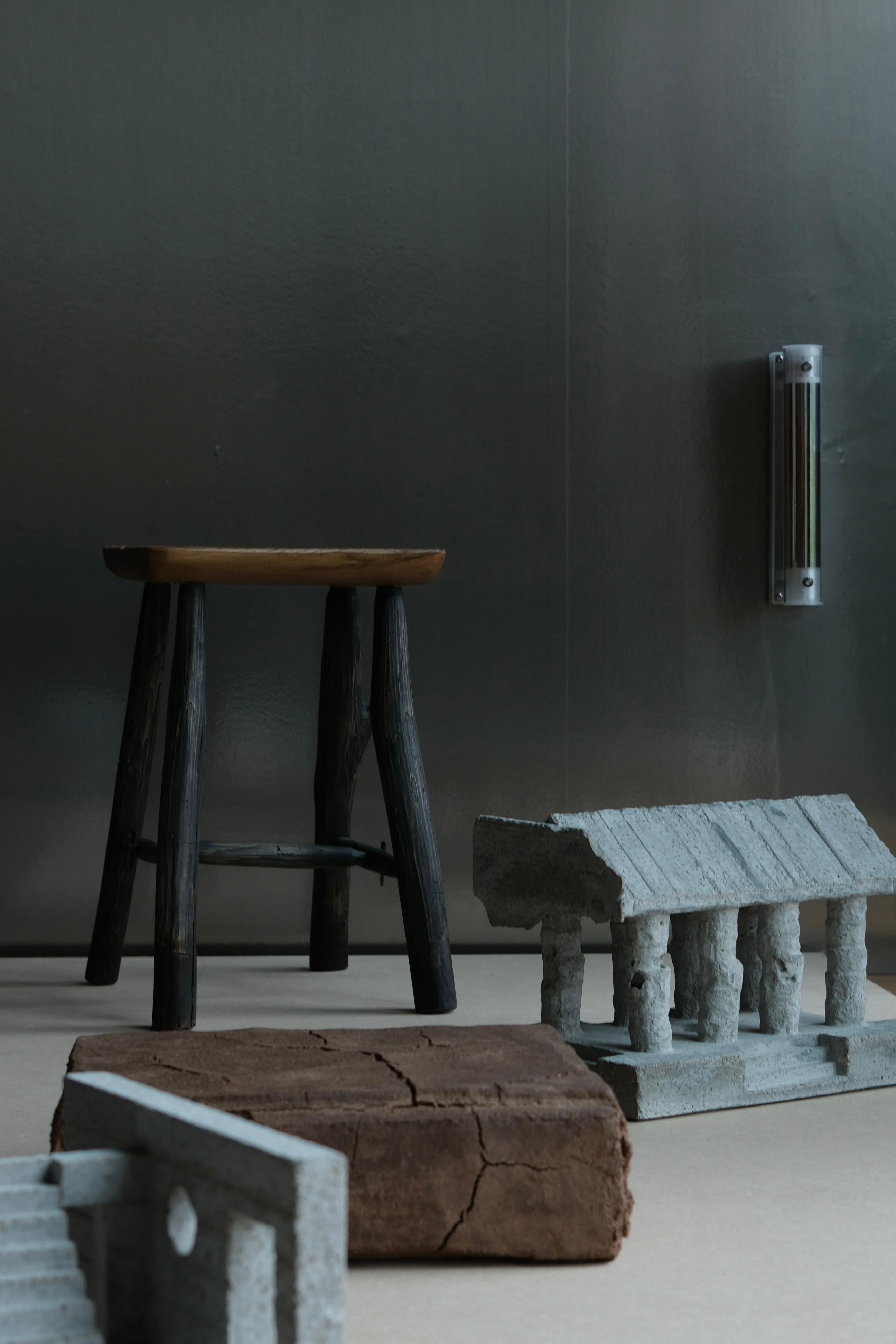 Temple - Gray Figurative Sculpture by Mattia Listowski