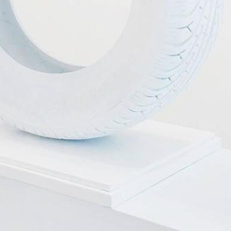 „Spinta Tire“ Konzeptionelle Skulptur, gefundenes Objekt im Angebot 3