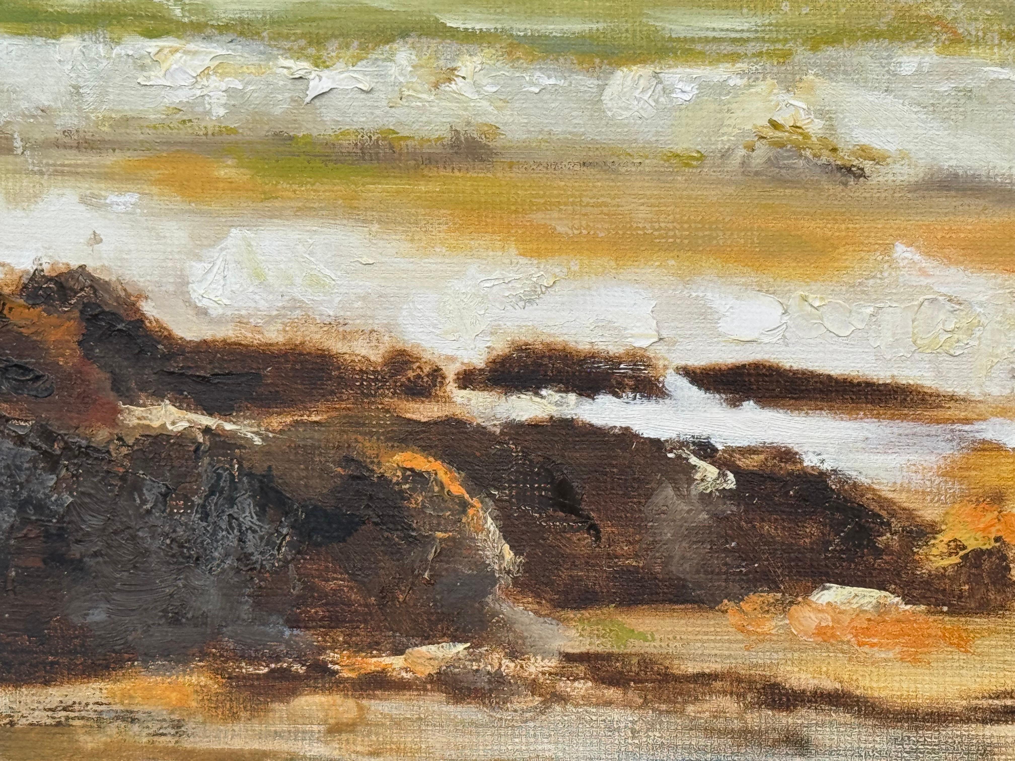 Paysage marin doré avec des vagues s'écrasant sur des rochers au coucher du soleil par un artiste du 20e siècle en vente 5