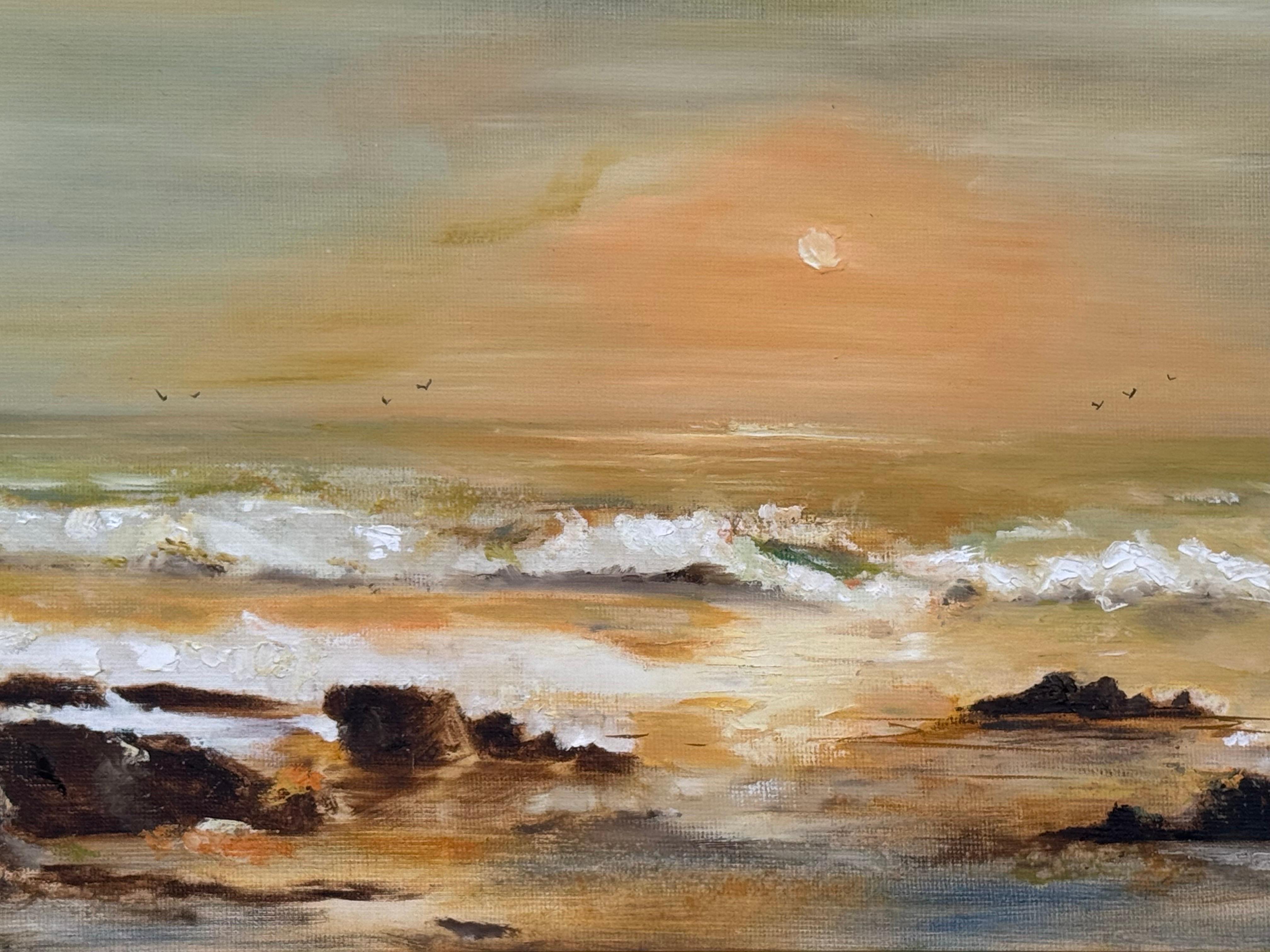 Paysage marin doré avec des vagues s'écrasant sur des rochers au coucher du soleil par un artiste du 20e siècle en vente 8