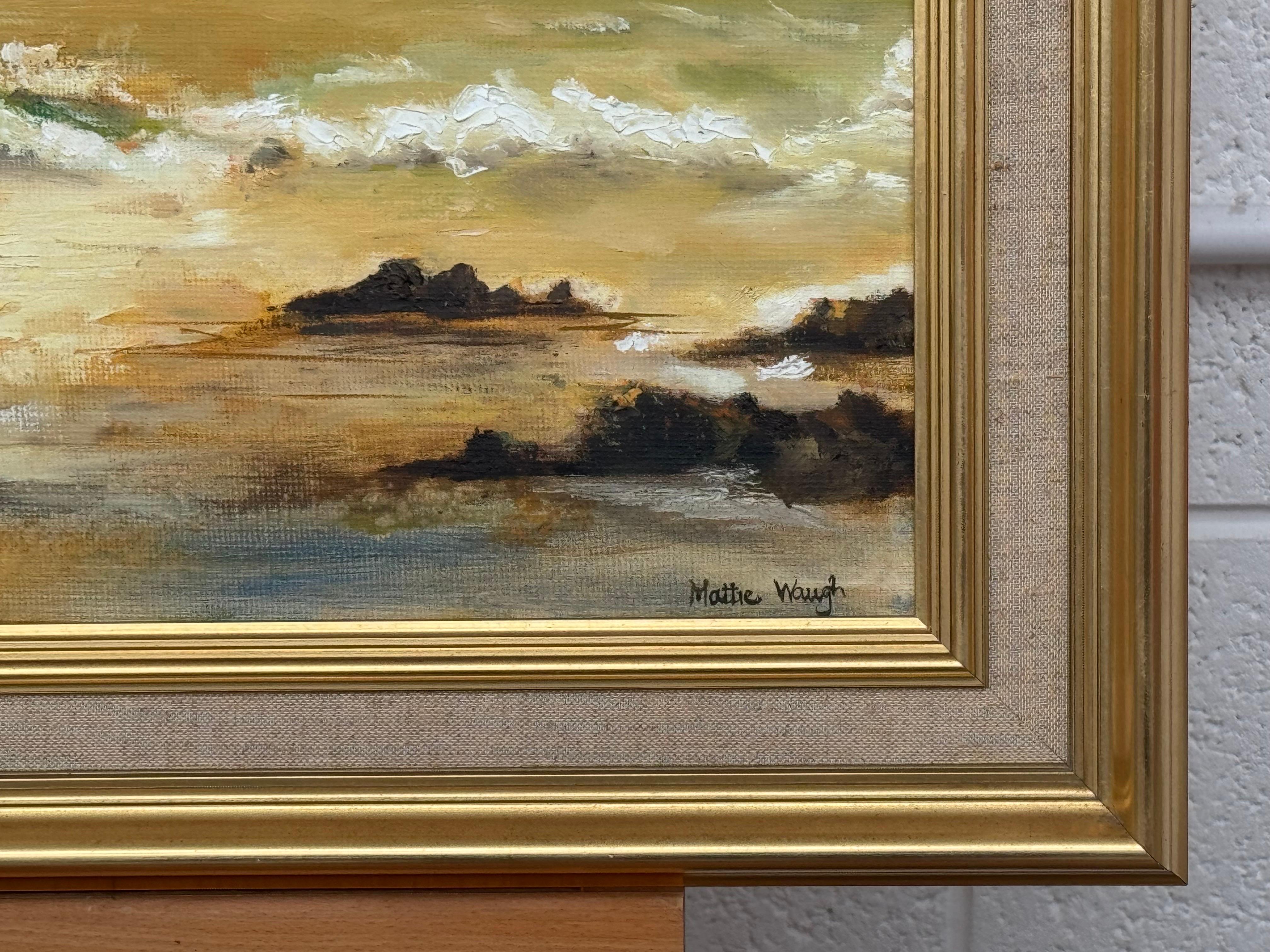 Paysage marin doré avec des vagues s'écrasant sur des rochers au coucher du soleil par un artiste du 20e siècle en vente 1