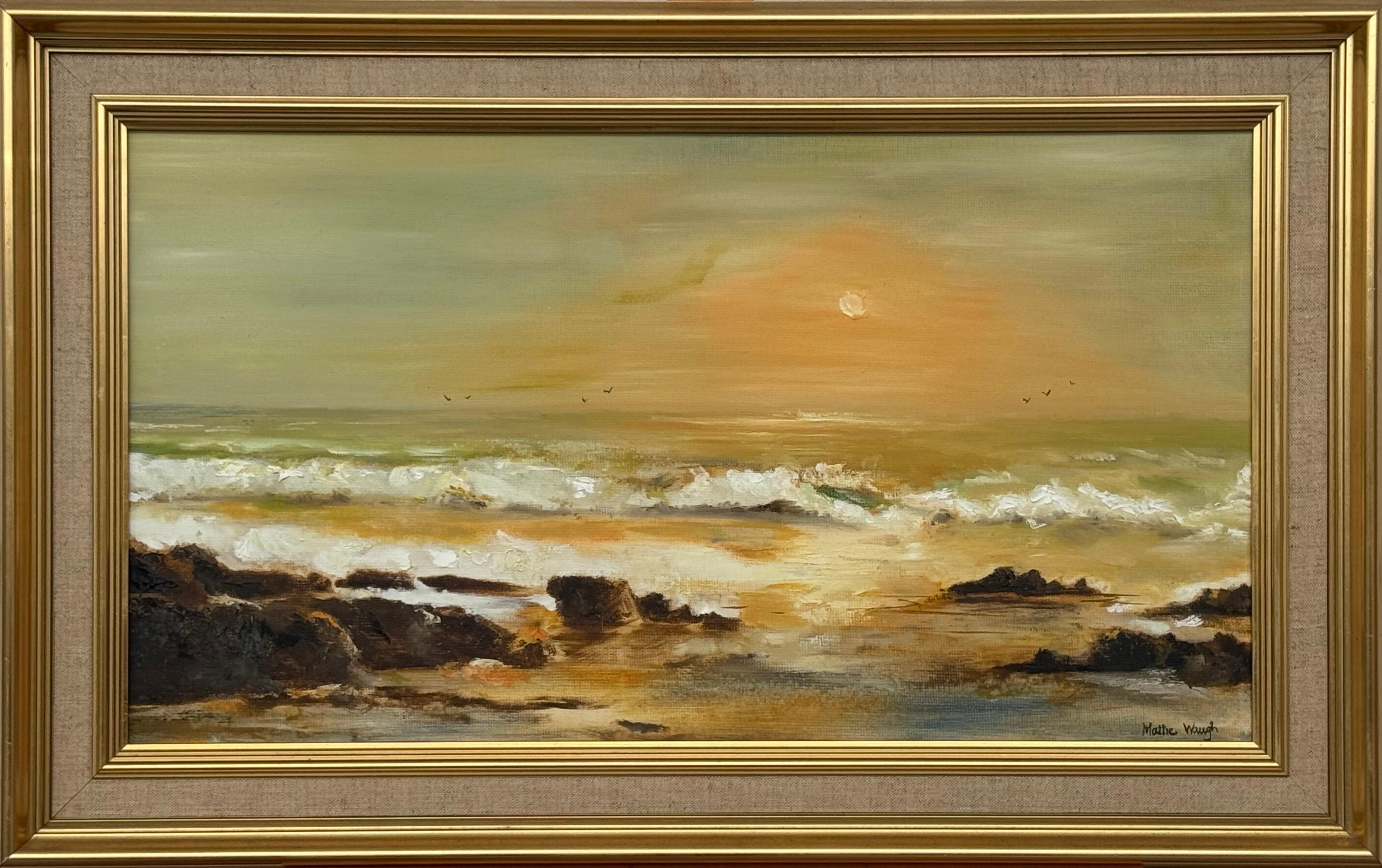Goldene Seelandschaft mit Wellen, die bei Sonnenuntergang auf Felsen brechen, von einem Künstler des 20.