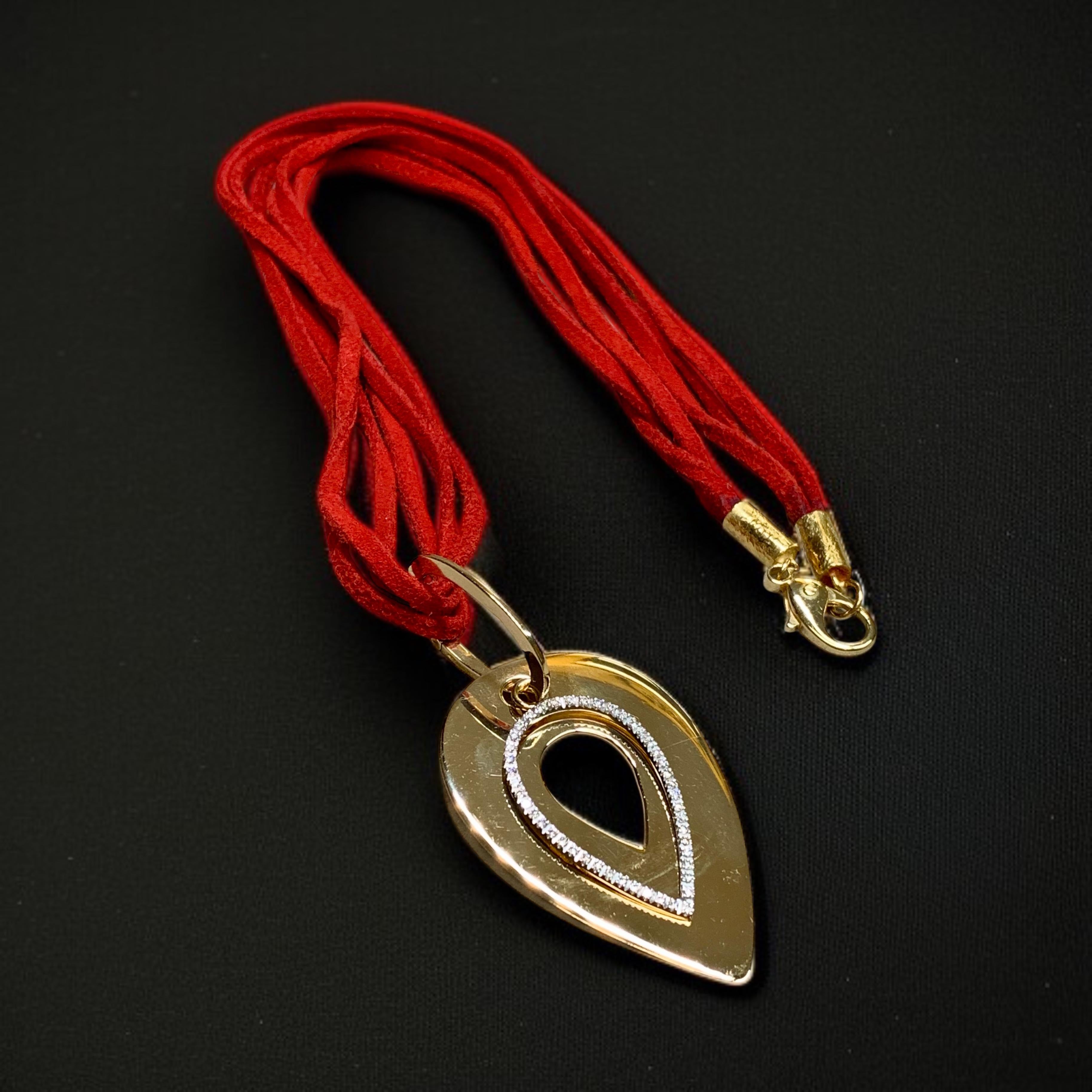 Mattioli Collier pendentif poire en or jaune 18K avec diamants sur cuir rouge 21